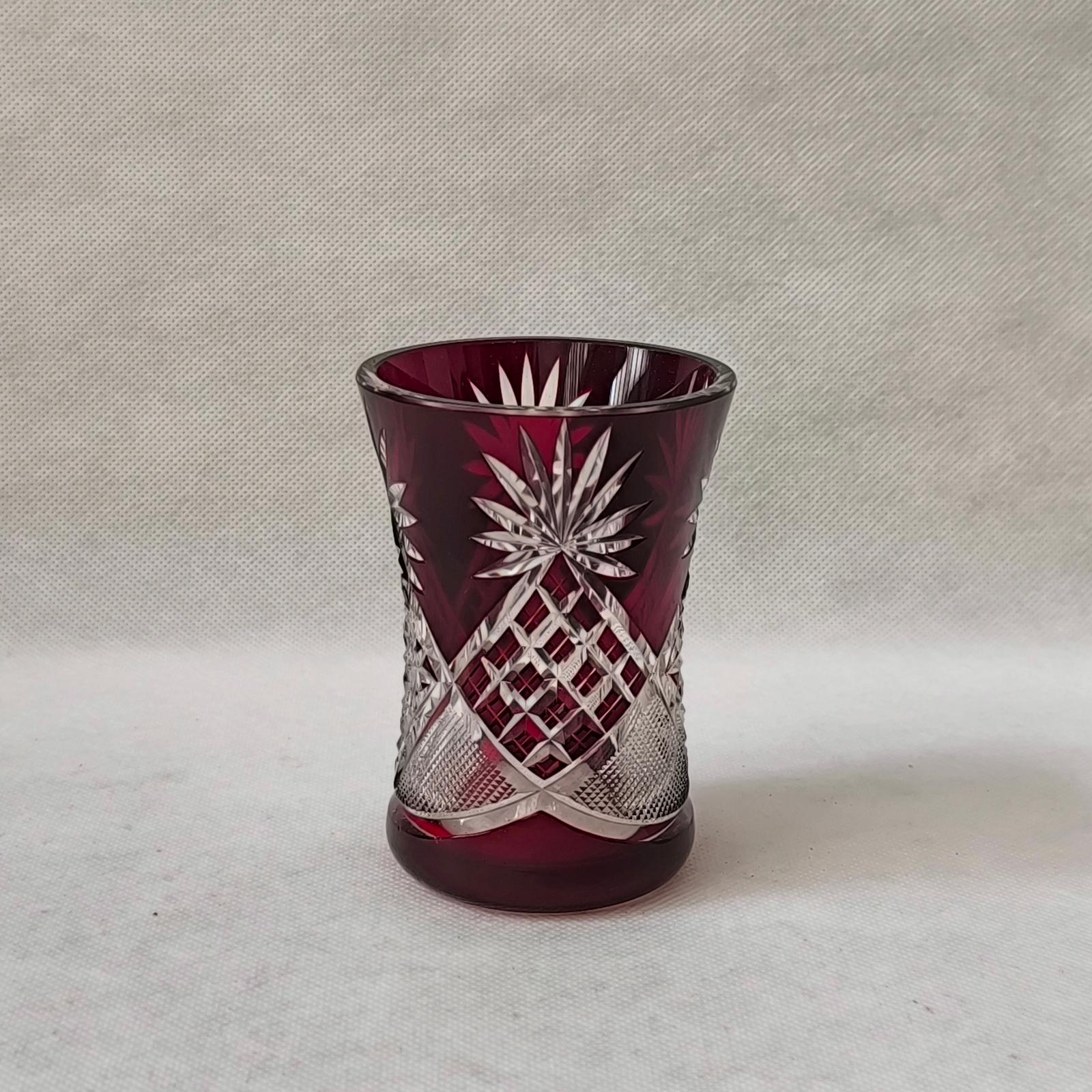 Mid-Century Modern Bohemian Red Ruby Cut to Clear Crystal Glass Vase – Starburst and Lattice Motif For Sale