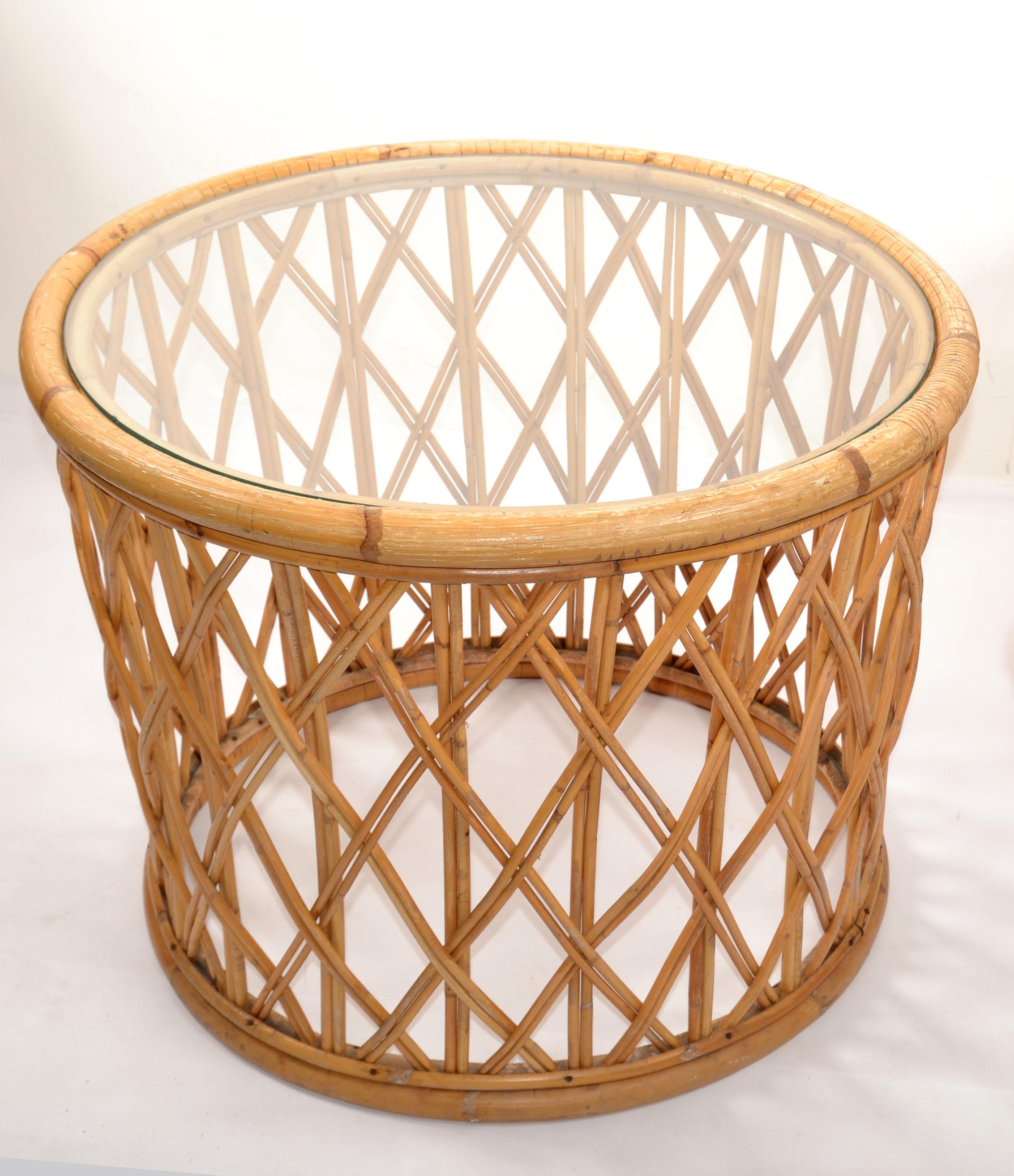 Bohemian round handwoven bend Bamboo, Reed, Rattan, Wicker coffee or cocktail table with inserted clear Glass Top.
Exemplary construction, woven ties are firmly linked.
Coastal and Mediterranean Design for Your Florida Sunroom or Porch.
In good