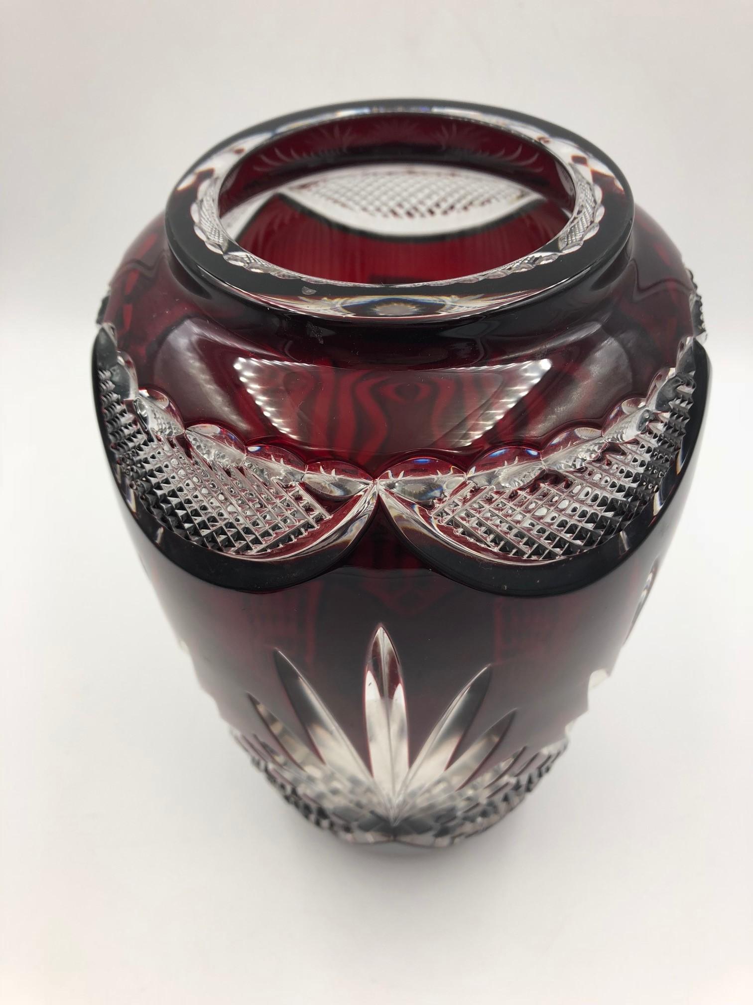 Böhmische Vase aus klarem Kristall mit Rubinrotem Schliff und Whiskey-Glas im Zustand „Gut“ im Angebot in Offenburg, DE