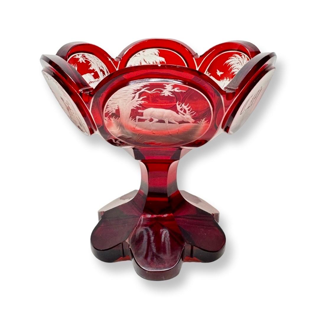 Bohemian Ruby-Stained Crystal Bowl with Engravings, Karl Pfohl, 19th Century In Excellent Condition For Sale In CANNES, FR
