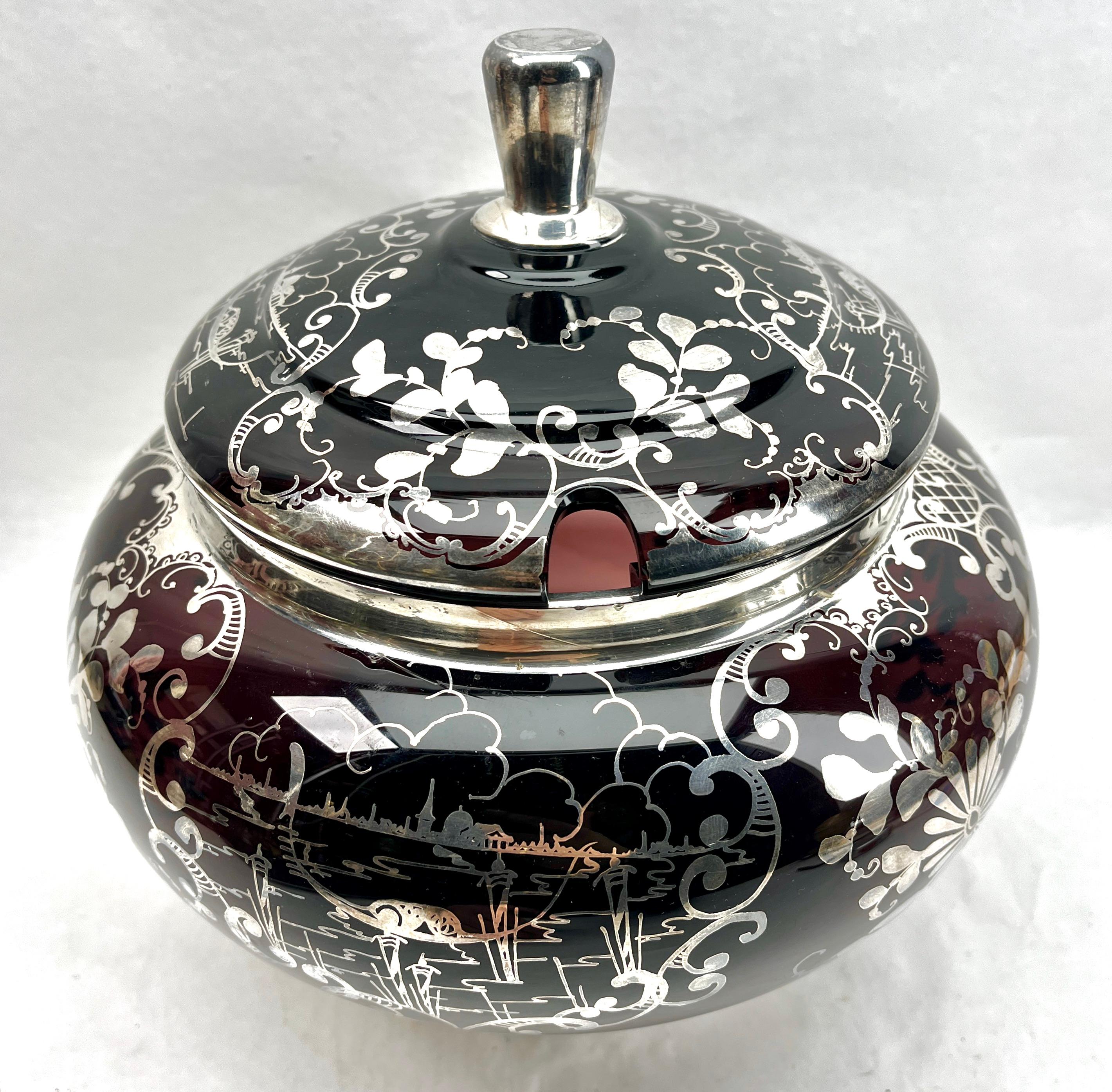 Böhmische, handgefertigte Glasschale mit Deckel aus böhmischem Silber  (Art nouveau) im Angebot