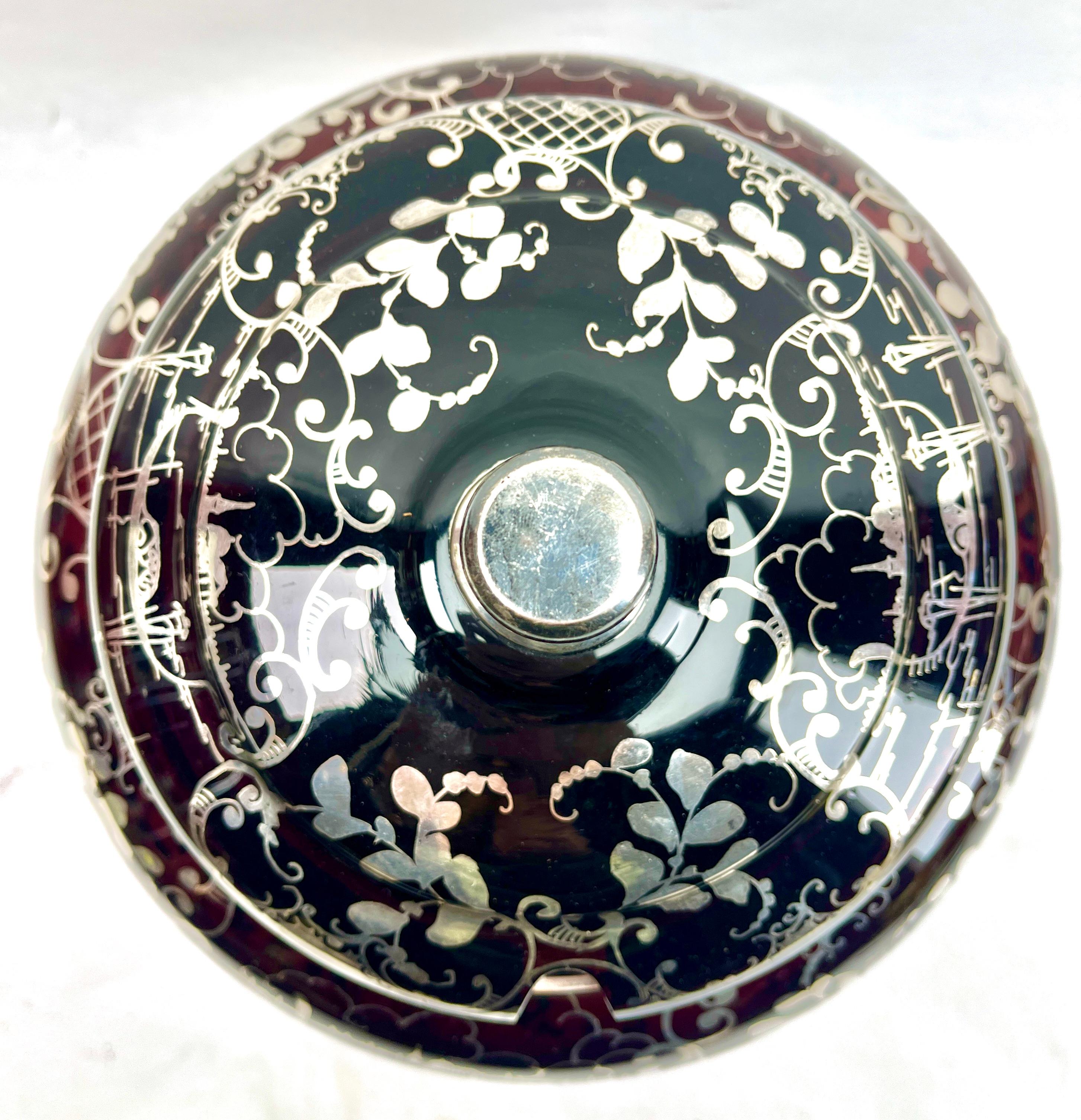 Böhmische, handgefertigte Glasschale mit Deckel aus böhmischem Silber  (Glaskunst) im Angebot