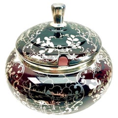 Böhmische, handgefertigte Glasschale mit Deckel aus böhmischem Silber 