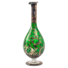 Aiguière de Bohème en verre vert recouvert d'argent