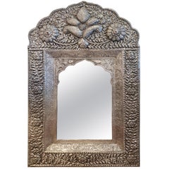 Miroir en métal martelé de style bohème indien