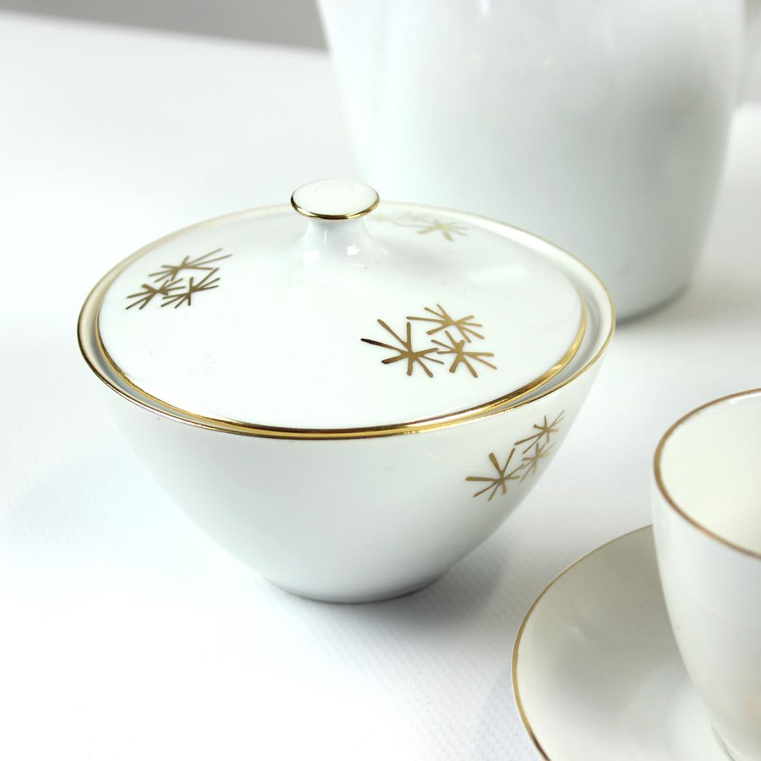 Mid-20th Century Bohemian Tea Set in Porcelain & Gold, Czechoslovakia 1950s For Sale