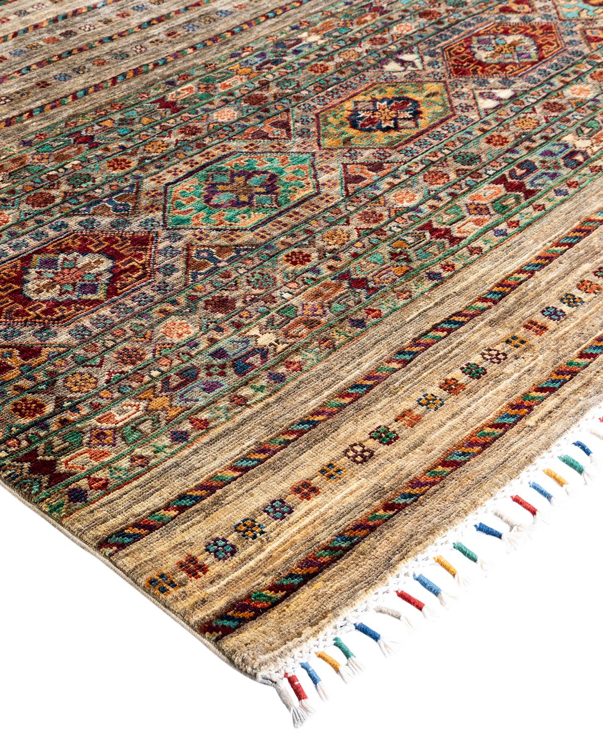 La riche tradition textile de l'Afrique occidentale a inspiré la collection Tribal de tapis noués à la main. Incorporant un mélange de motifs géométriques, dans des palettes allant de la terre à la vivacité, ces tapis apportent un sentiment