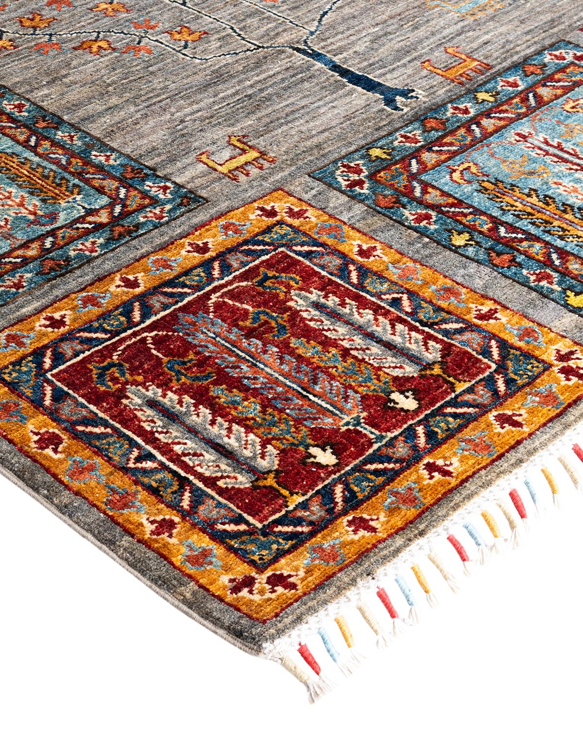 La rica tradición textil de África occidental inspiró la colección Tribal de alfombras anudadas a mano. Incorporando un popurrí de motivos geométricos, en paletas que van de lo terroso a lo vivaz, estas alfombras aportan una sensación de energía así
