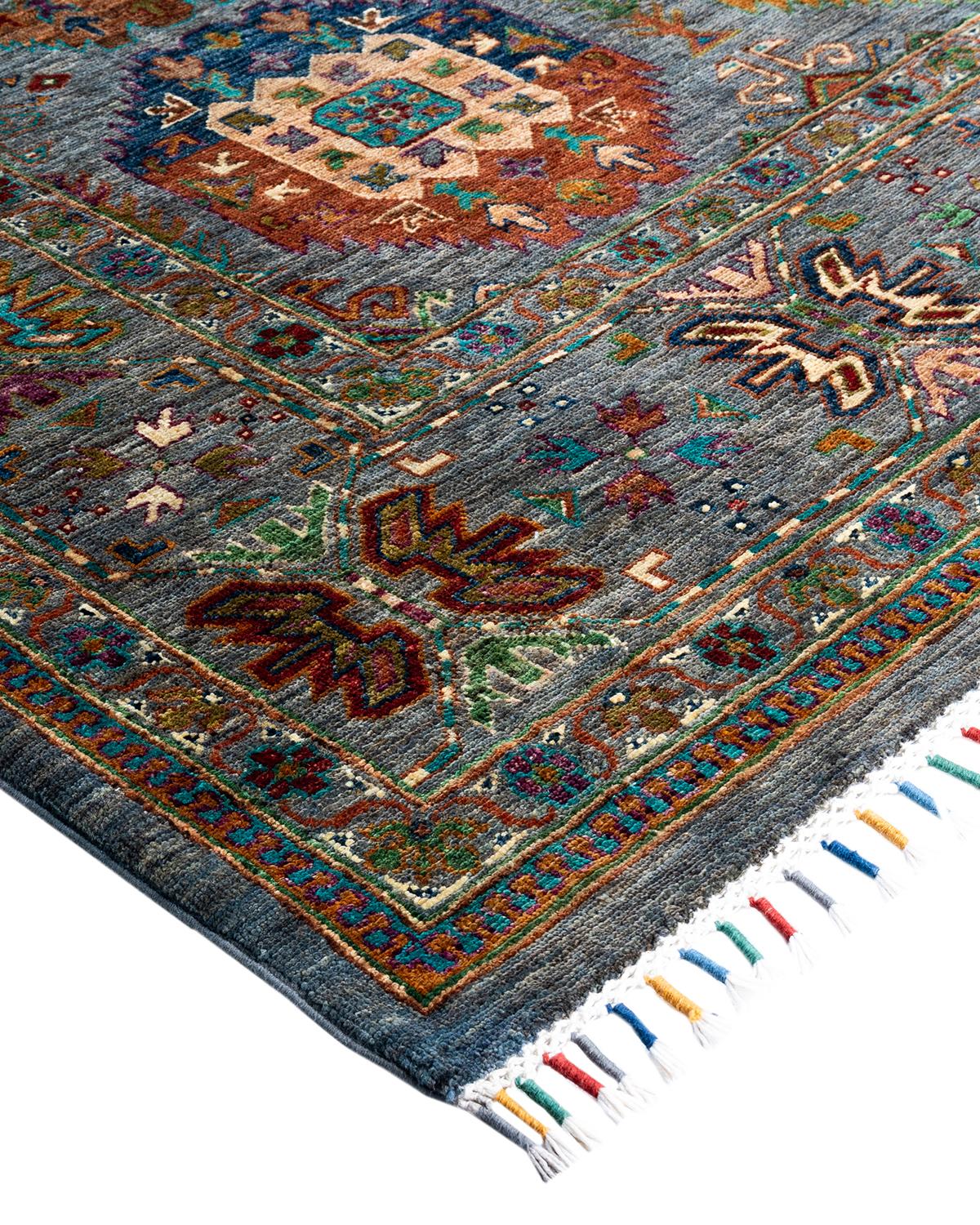 La riche tradition textile de l'Afrique occidentale a inspiré la collection Tribal de tapis noués à la main. Incorporant un mélange de motifs géométriques, dans des palettes allant de la terre à la vivacité, ces tapis apportent un sentiment