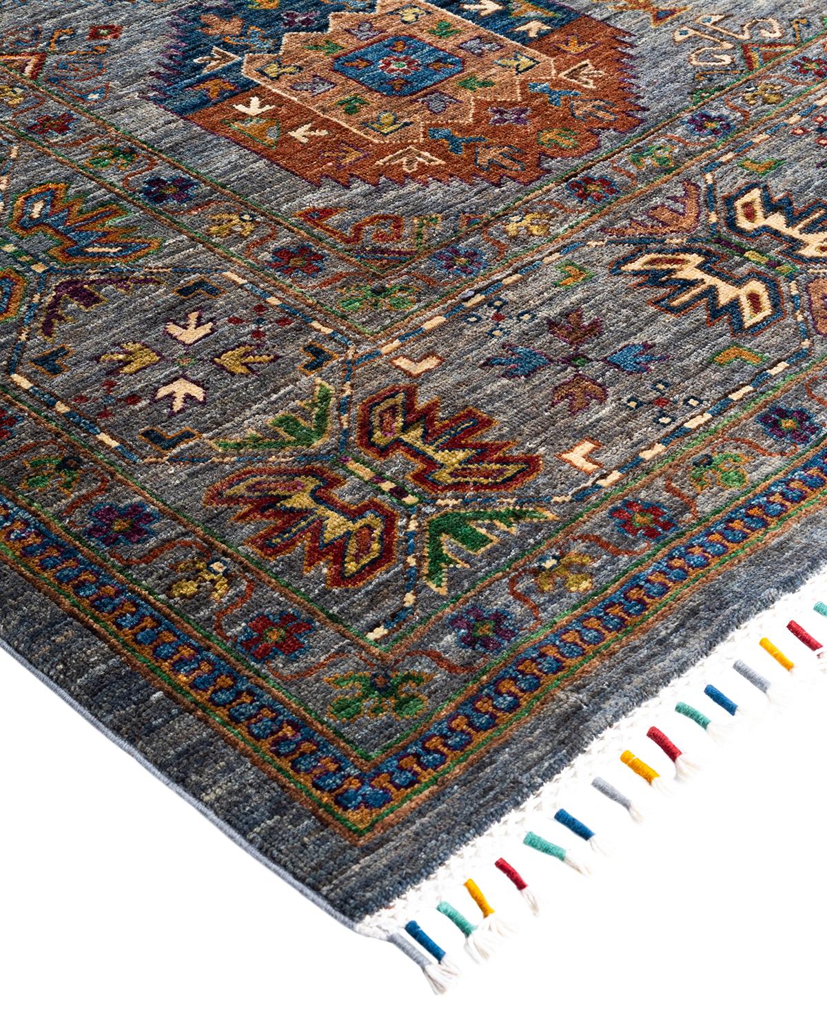 La riche tradition textile de l'Afrique occidentale a inspiré la collection Tribal de tapis noués à la main. Incorporant un mélange de motifs géométriques, dans des palettes allant de la terre à la vivacité, ces tapis apportent un sentiment
