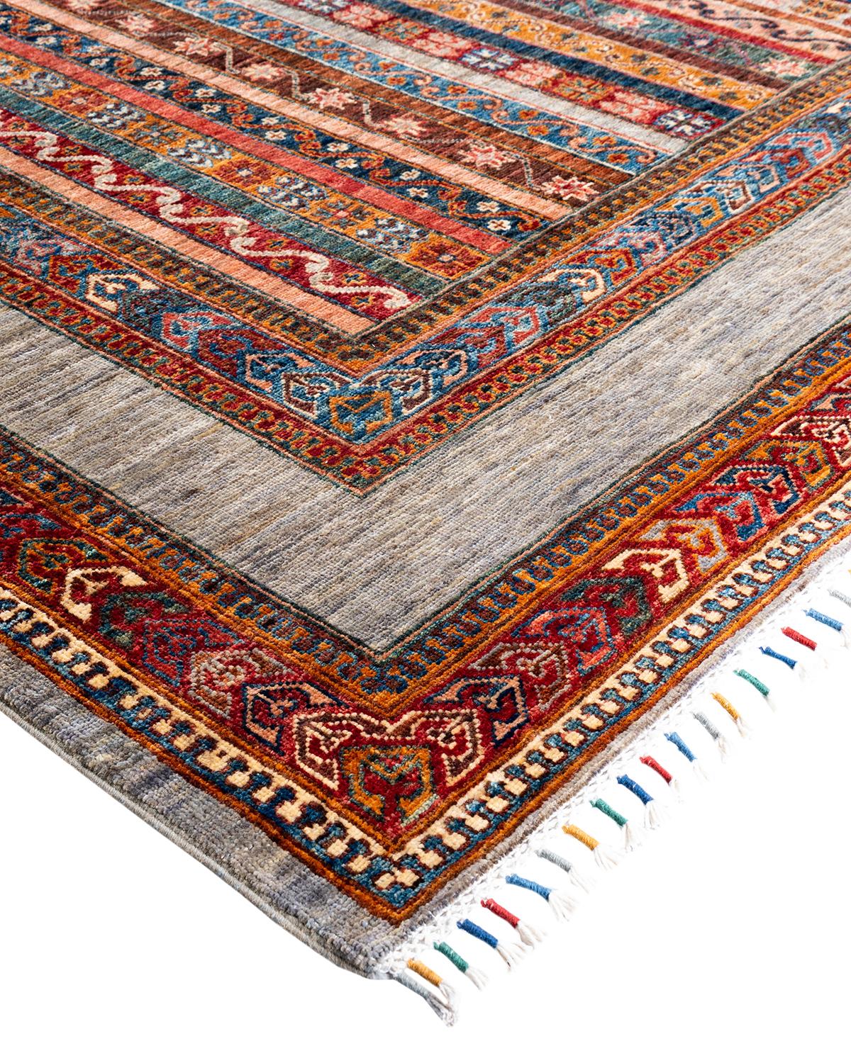 La riche tradition textile de l'Afrique occidentale a inspiré la collection Tribal de tapis noués à la main. Incorporant un mélange de motifs géométriques, dans des palettes allant de la terre à la vivacité, ces tapis apportent un sentiment