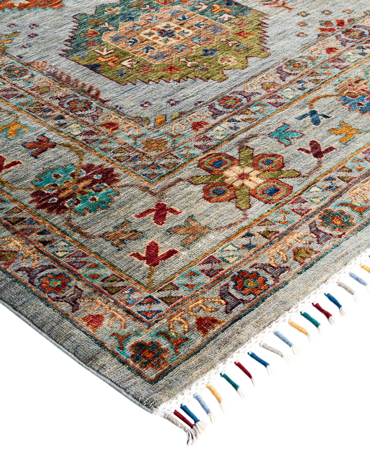 La riche tradition textile de l'Afrique occidentale a inspiré la collection Tribal de tapis noués à la main. Incorporant un mélange de motifs géométriques, dans des palettes allant de la terre à la vivacité, ces tapis apportent un sentiment