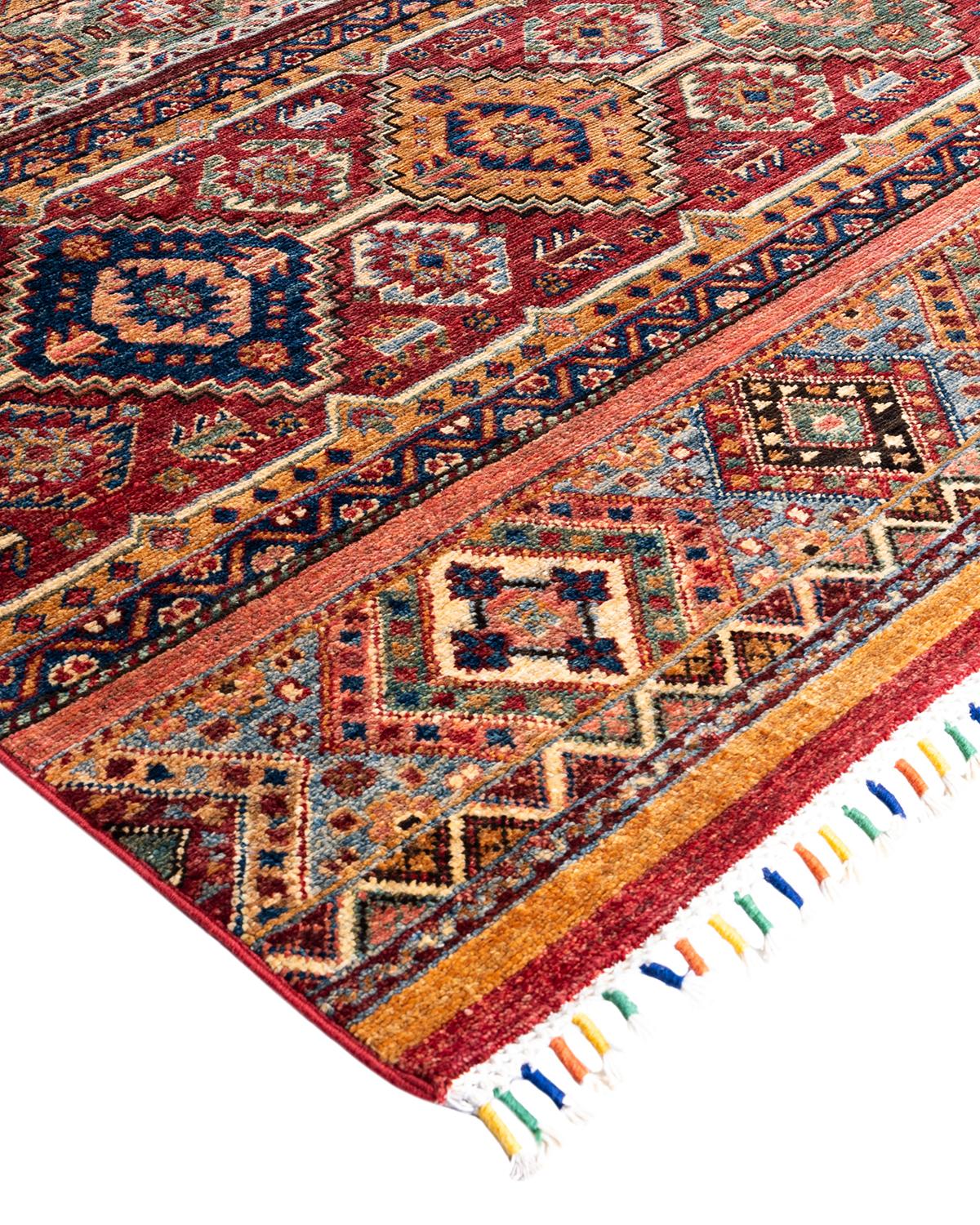 La riche tradition textile de l'Afrique occidentale a inspiré la collection Tribal de tapis noués à la main. Incorporant un mélange de motifs géométriques, dans des palettes allant de la terre à la vivacité, ces tapis apportent un sentiment