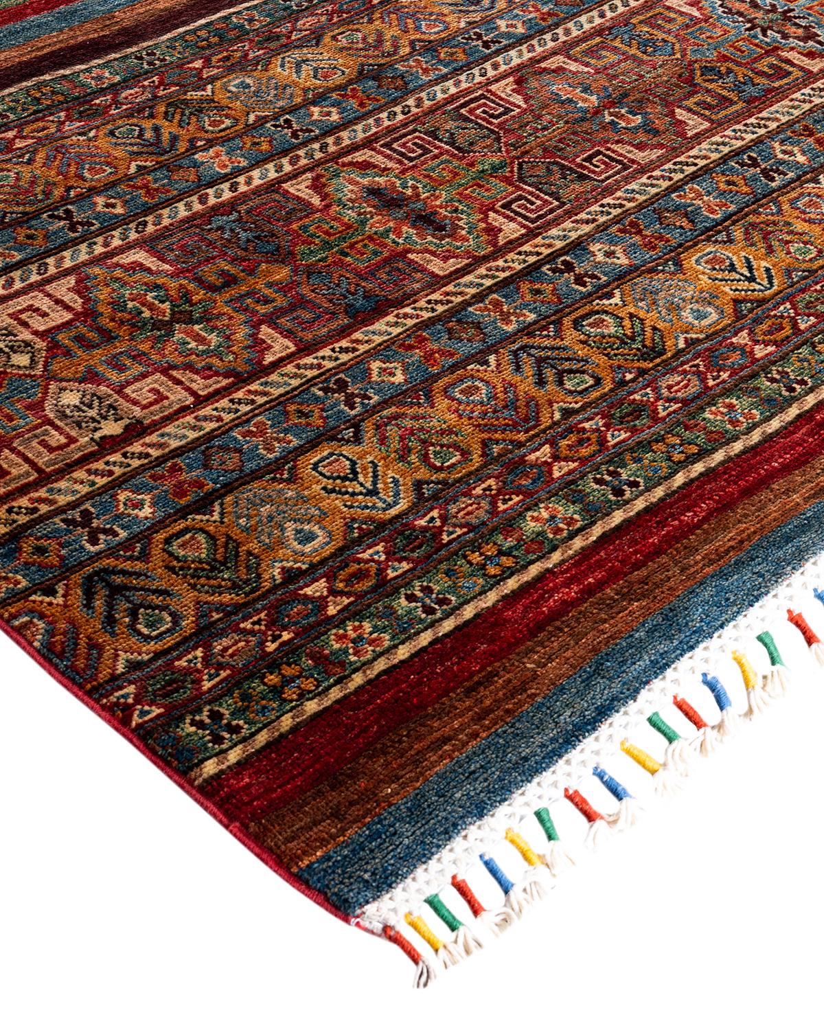 La riche tradition textile de l'Afrique occidentale a inspiré la collection Tribal de tapis noués à la main. Incorporant un mélange de motifs géométriques, dans des palettes allant de la terre à la vivacité, ces tapis apportent un sentiment
