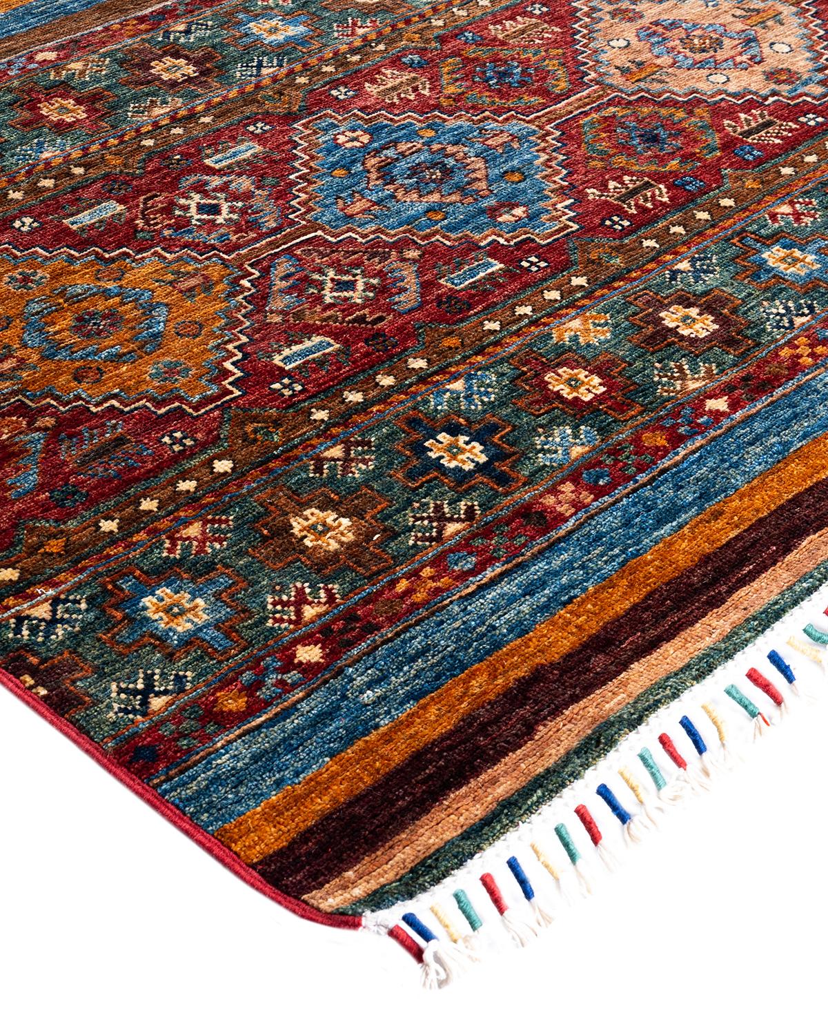 La riche tradition textile de l'Afrique occidentale a inspiré la collection Tribal de tapis noués à la main. Incorporant un mélange de motifs géométriques, dans des palettes allant de la terre à la vivacité, ces tapis apportent un sentiment