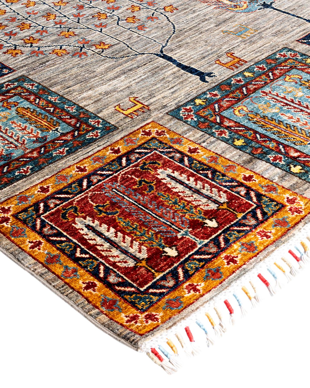 La riche tradition textile de l'Afrique occidentale a inspiré la collection Tribal de tapis noués à la main. Incorporant un mélange de motifs géométriques, dans des palettes allant de la terre à la vivacité, ces tapis apportent un sentiment