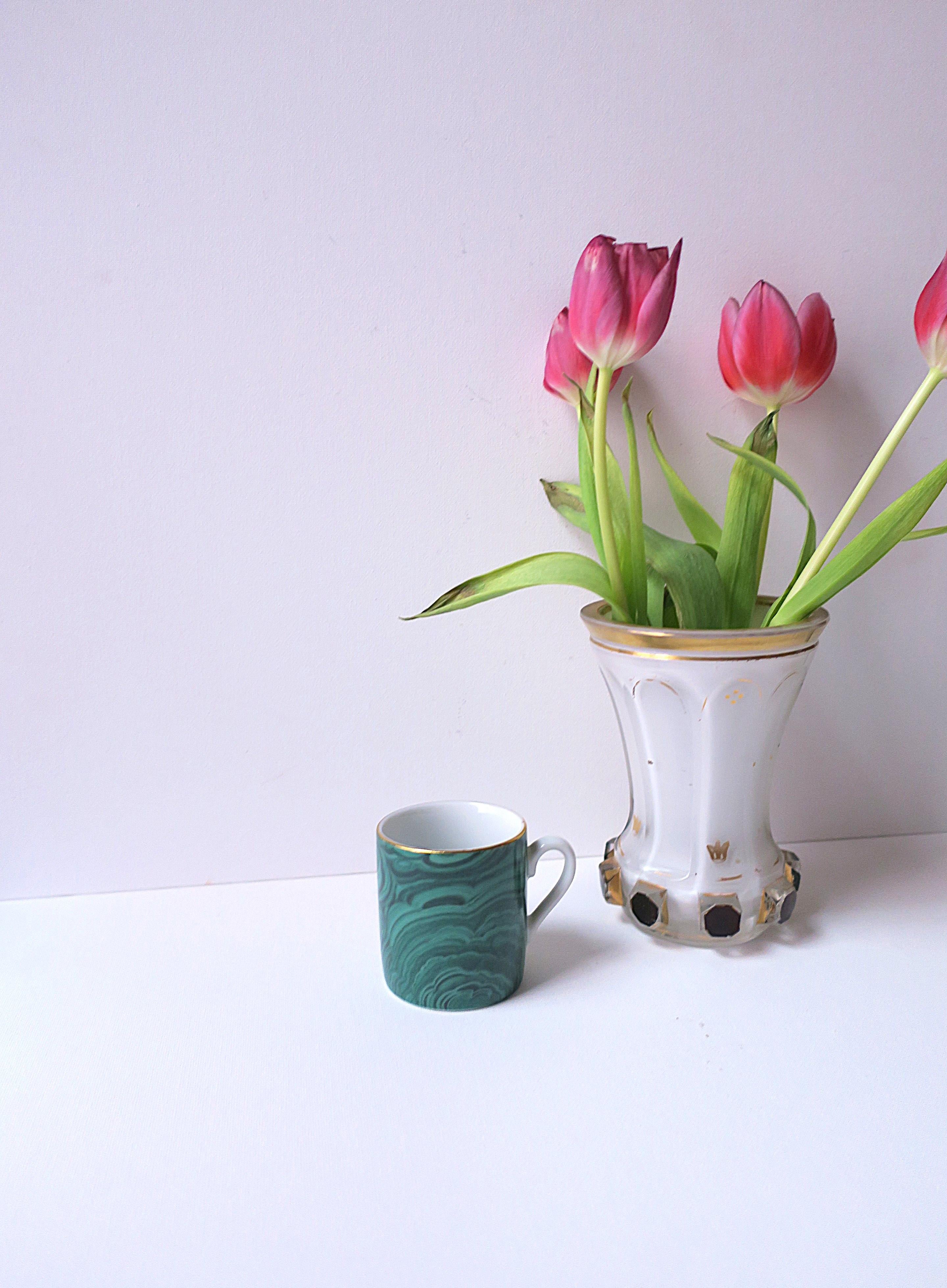 Vaso bohémien bianco e oro in vendita 1