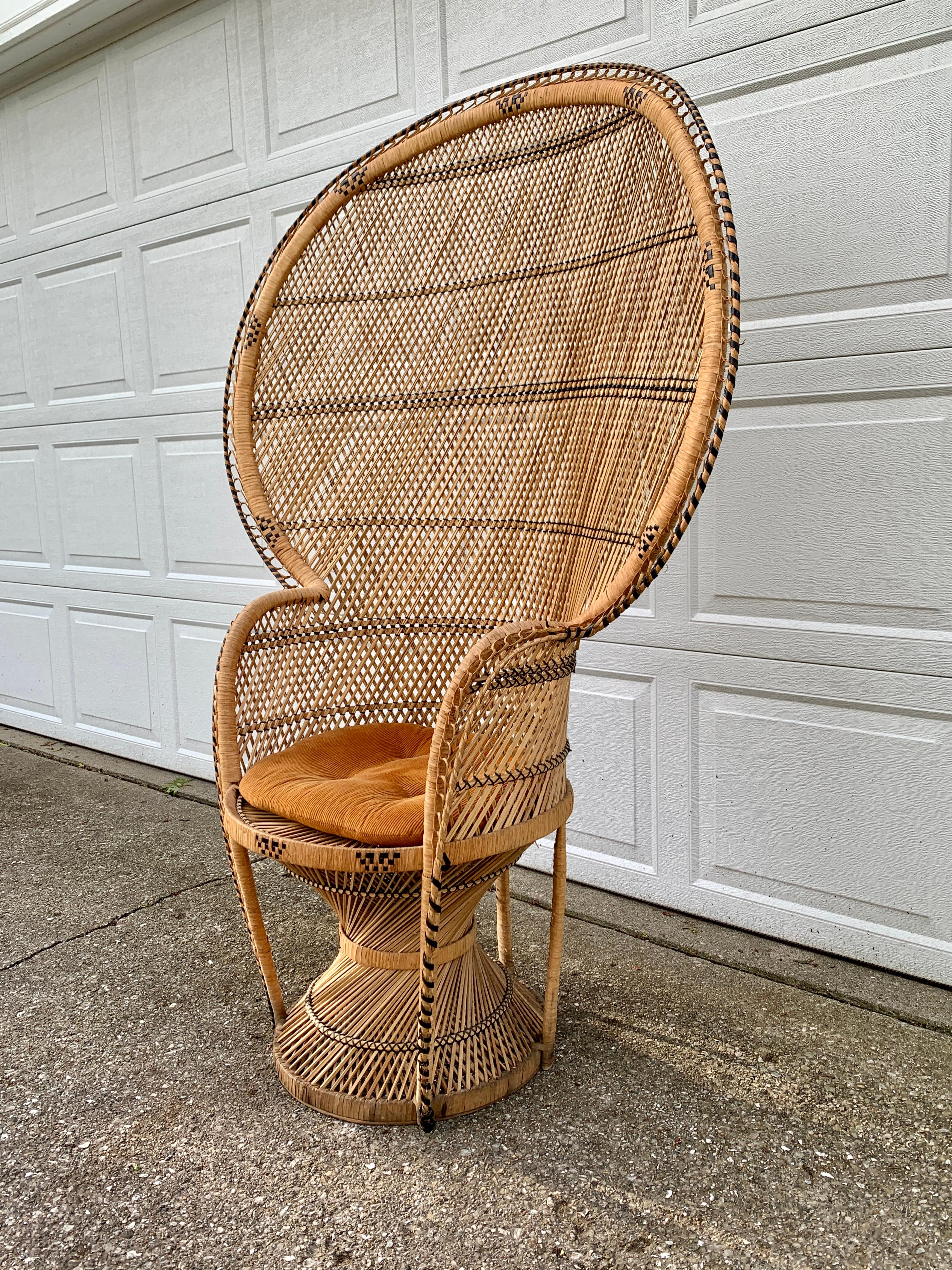 Bohemian Wicker Emanuelle Peacock Chair In Good Condition For Sale In Elkhart, IN