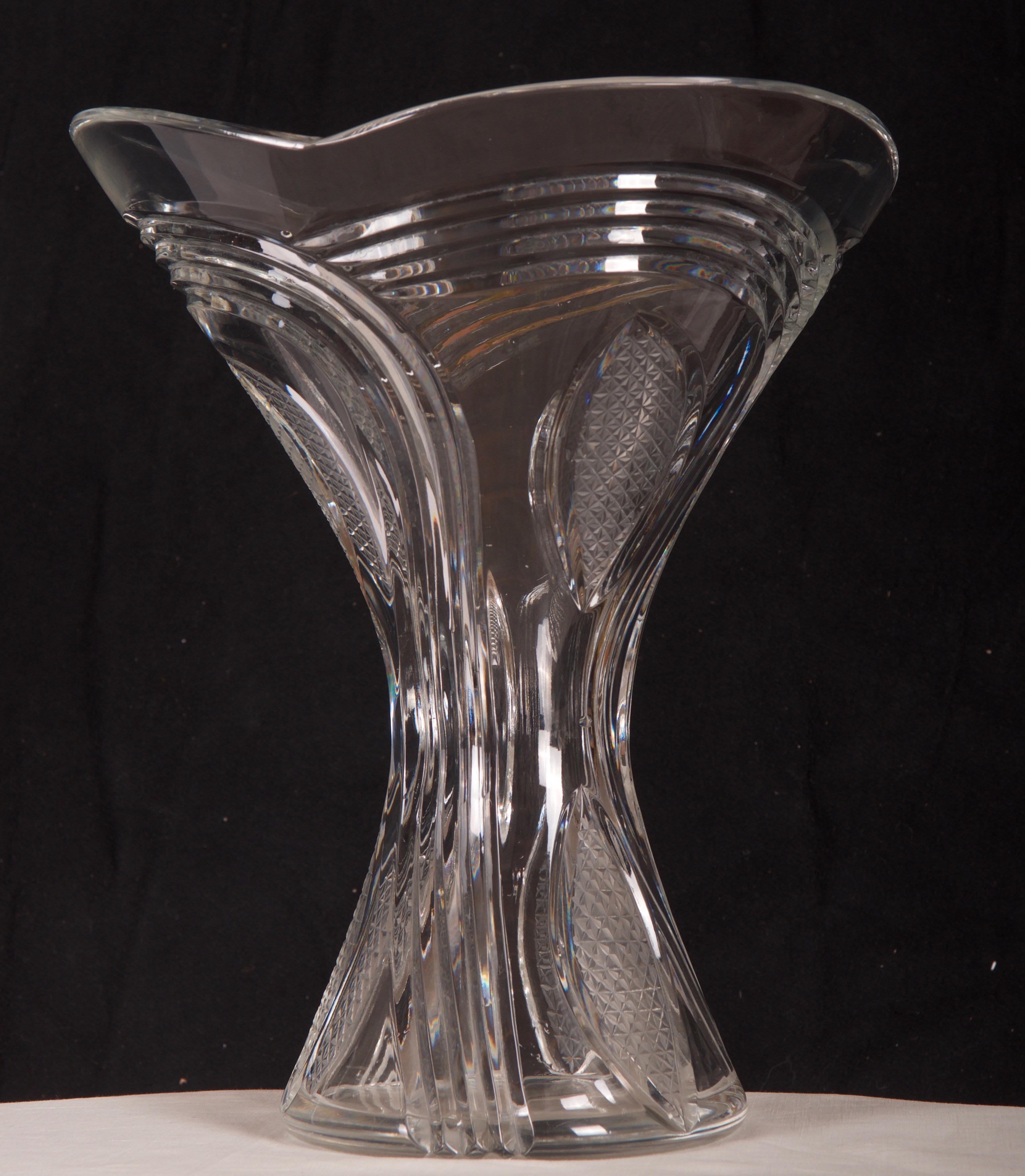 Fin du 20e siècle Vase à fleurs en cristal Bohemin en vente