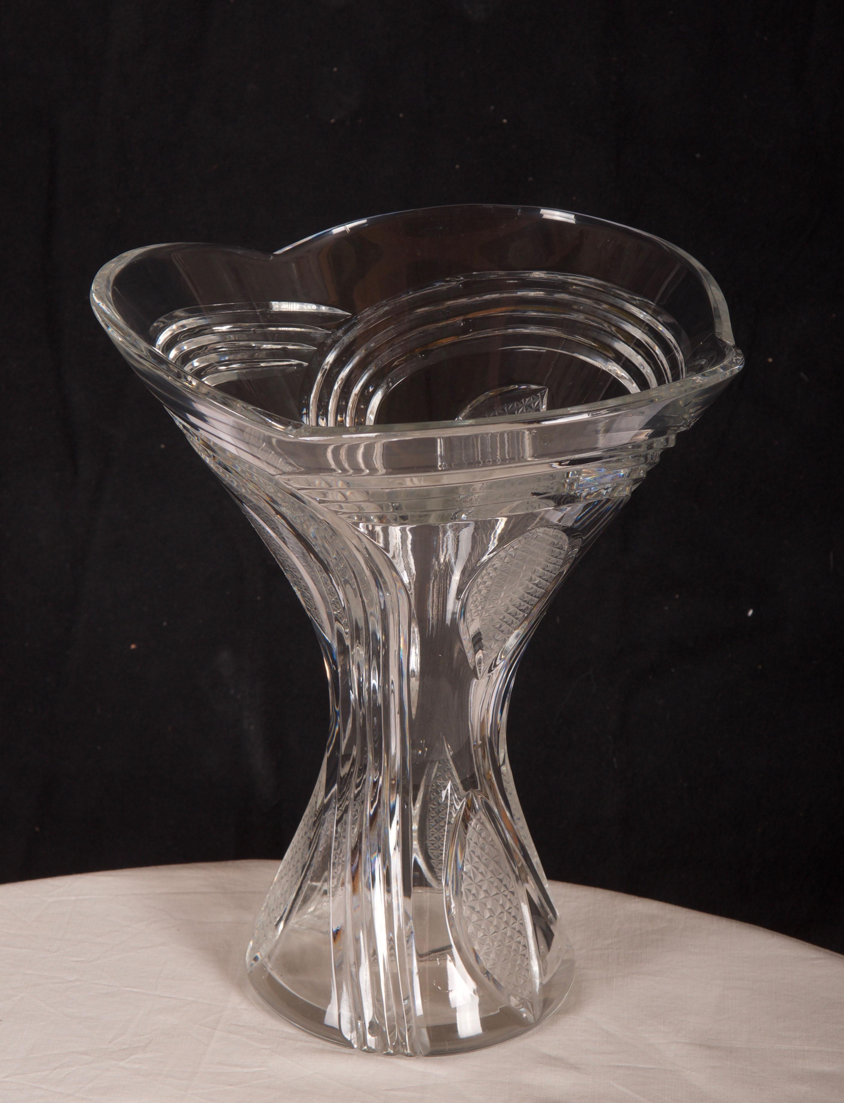 Cristal Vase à fleurs en cristal Bohemin en vente
