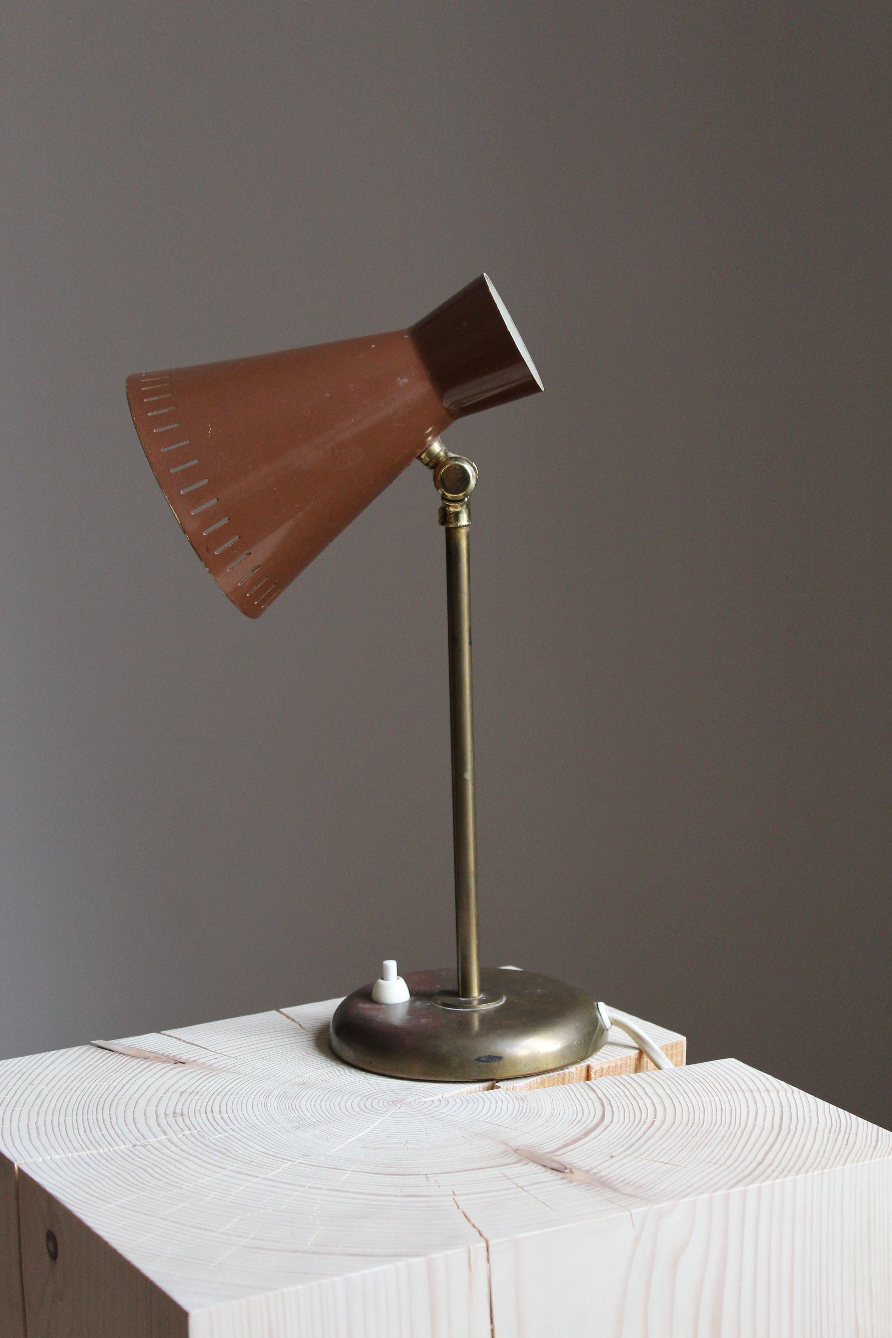 Böhlmarks, Adjustable Table Lamp, Brass, Lacqured metal, Sweden, 1950s In Good Condition In High Point, NC