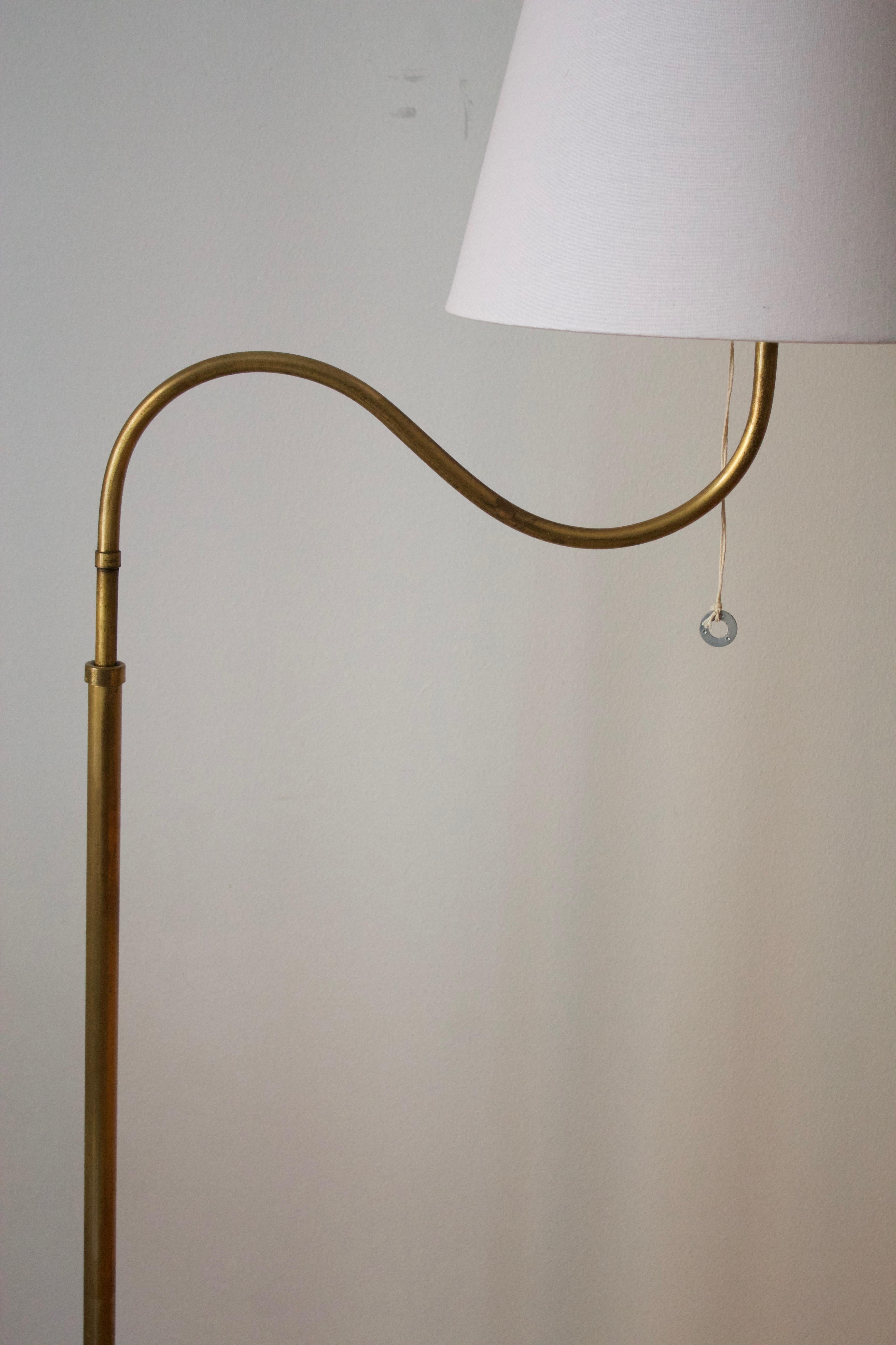 An adjustable floor lamp. In brass. Production attributed to Böhlmarks, Sweden, 1940s. 

Stated dimensions exclude lampshade. The lampshade can be included upon request.

Other designers of the period include Josef Frank, Paavo Tynell, Hans