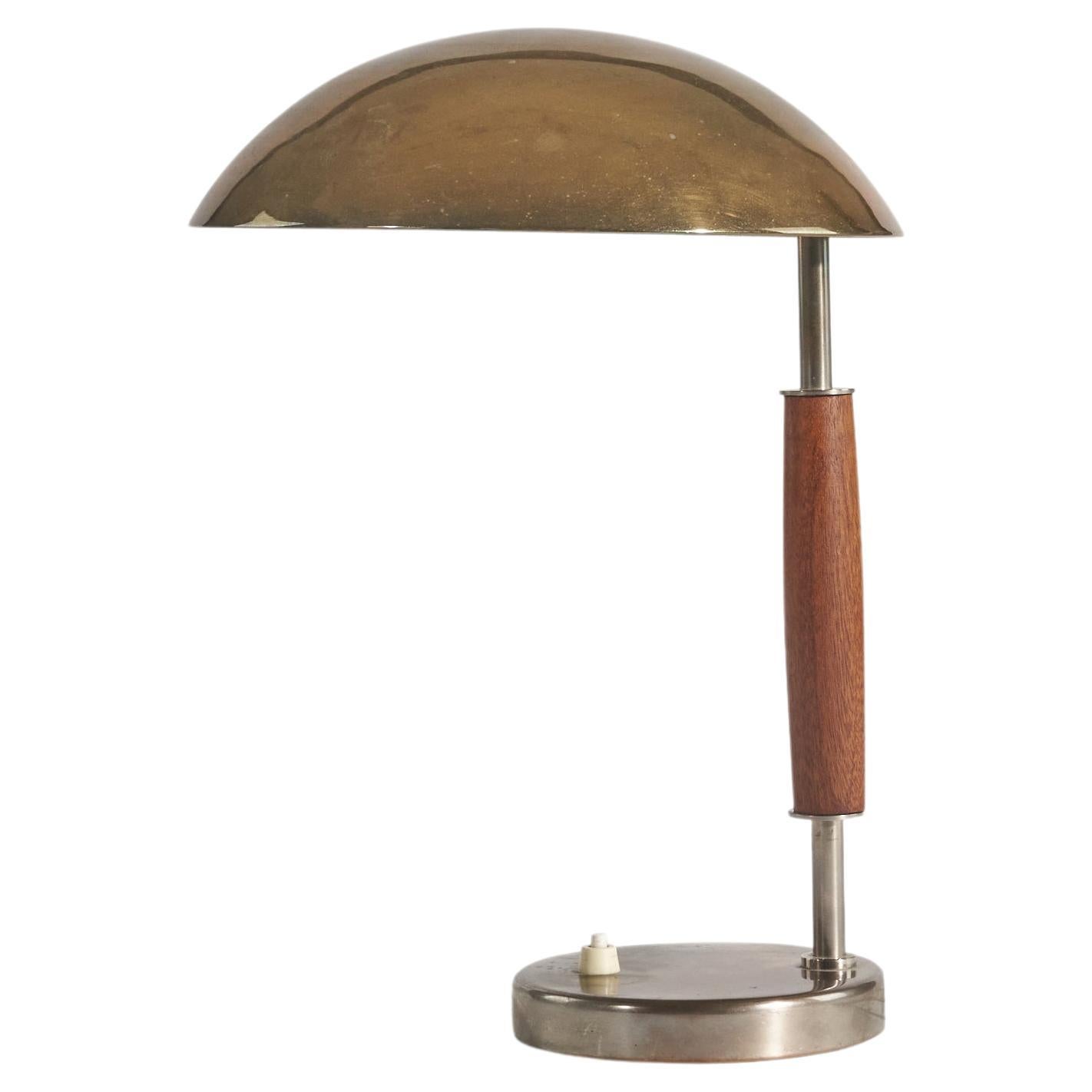 Böhlmarks 'Attribution', lampe de table, laiton, métal, bois teinté, Suède, années 1940