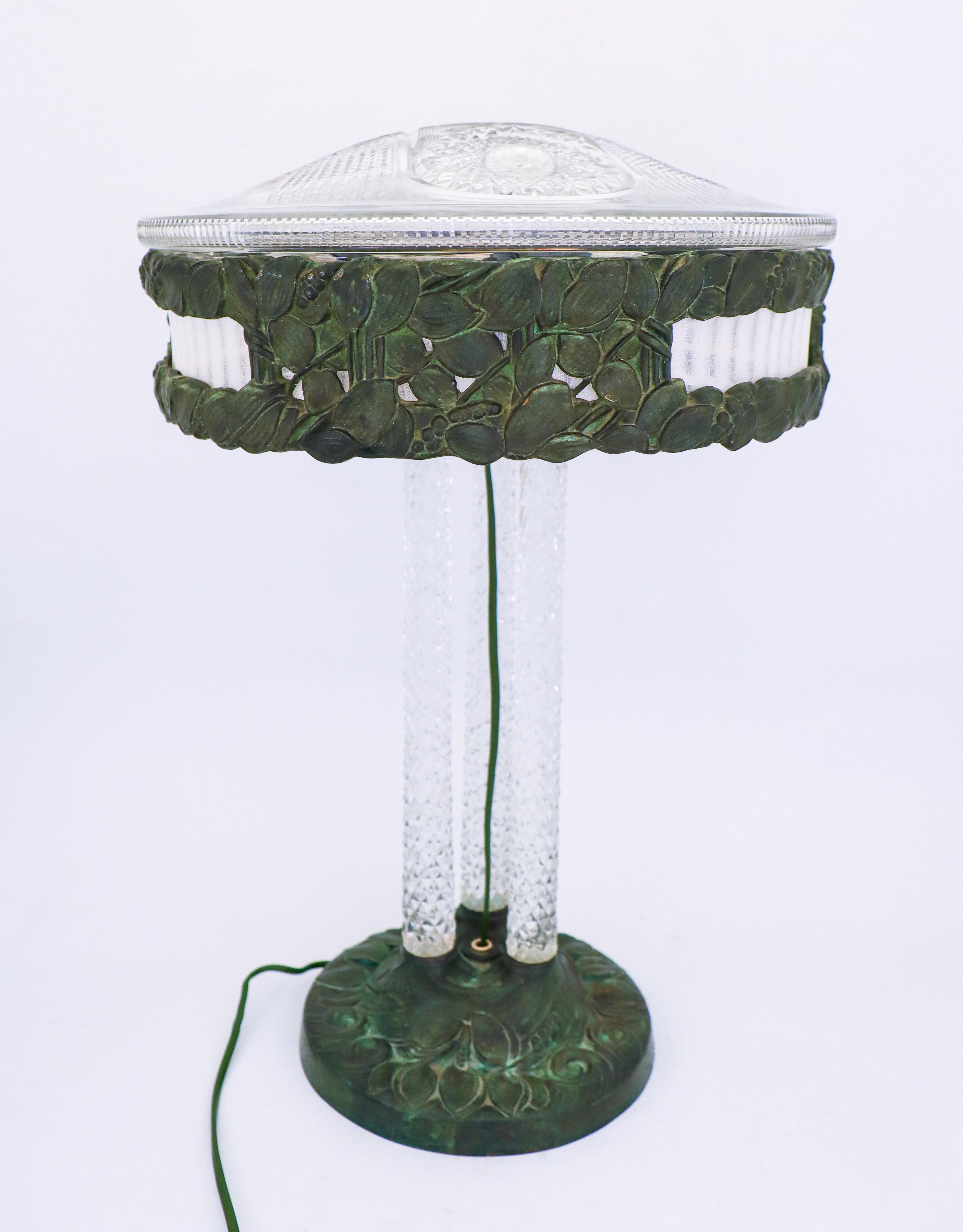 Suédois Böhlmarks Lampfactory - Très rare lampe de table Art Nouveau - Cristal & Bronze  en vente