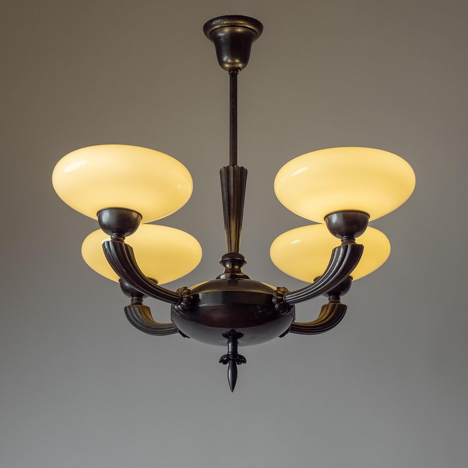 Lampadario in ottone patinato e vetro di Böhlmarks, anni '30 in vendita 1