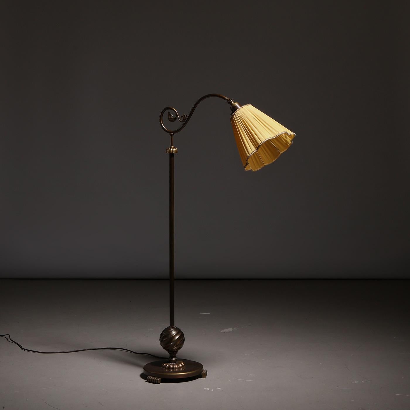 Scandinave moderne Lampadaire Grace en laiton, Böhlmarks, Suède, années 1930 en vente