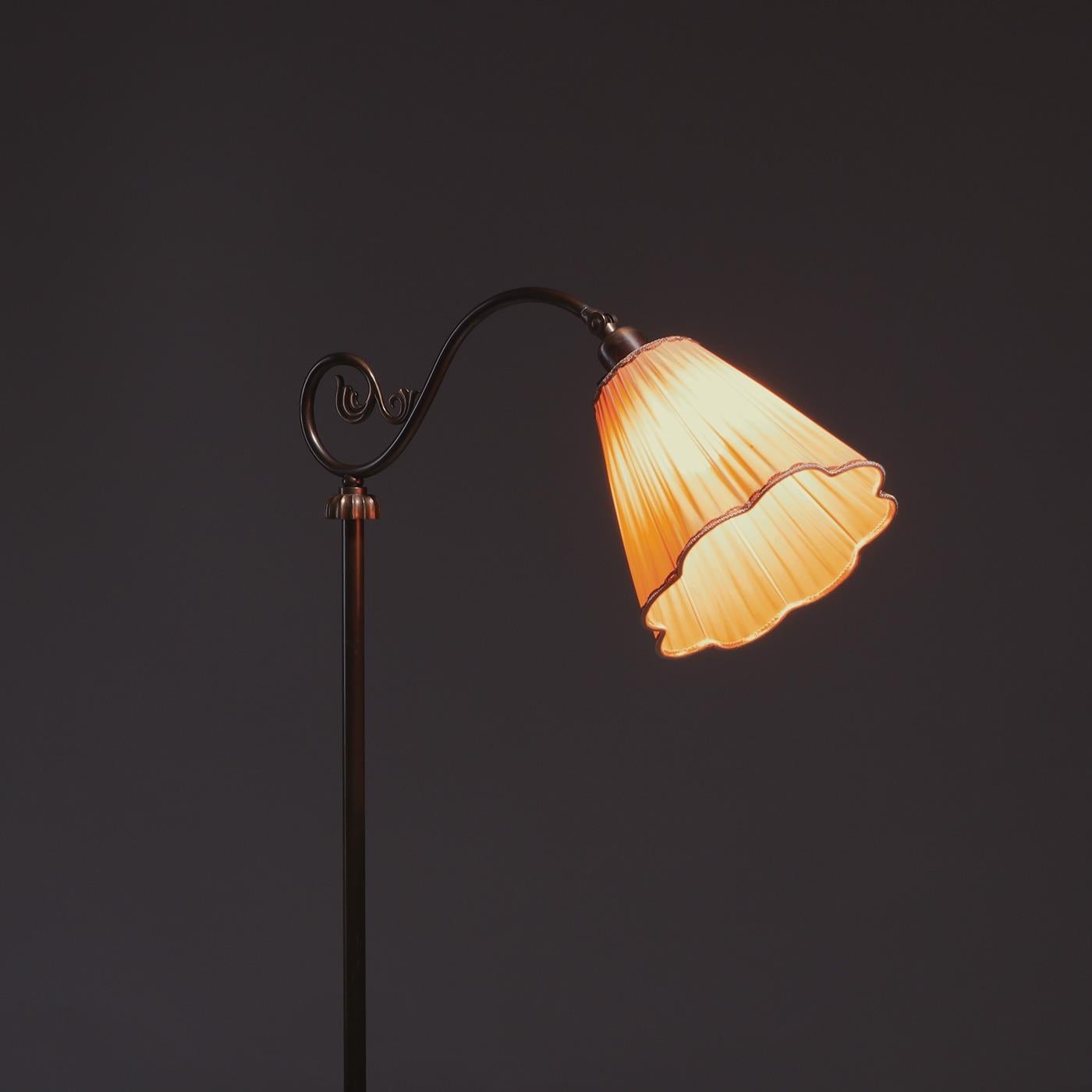Milieu du XXe siècle Lampadaire Grace en laiton, Böhlmarks, Suède, années 1930 en vente