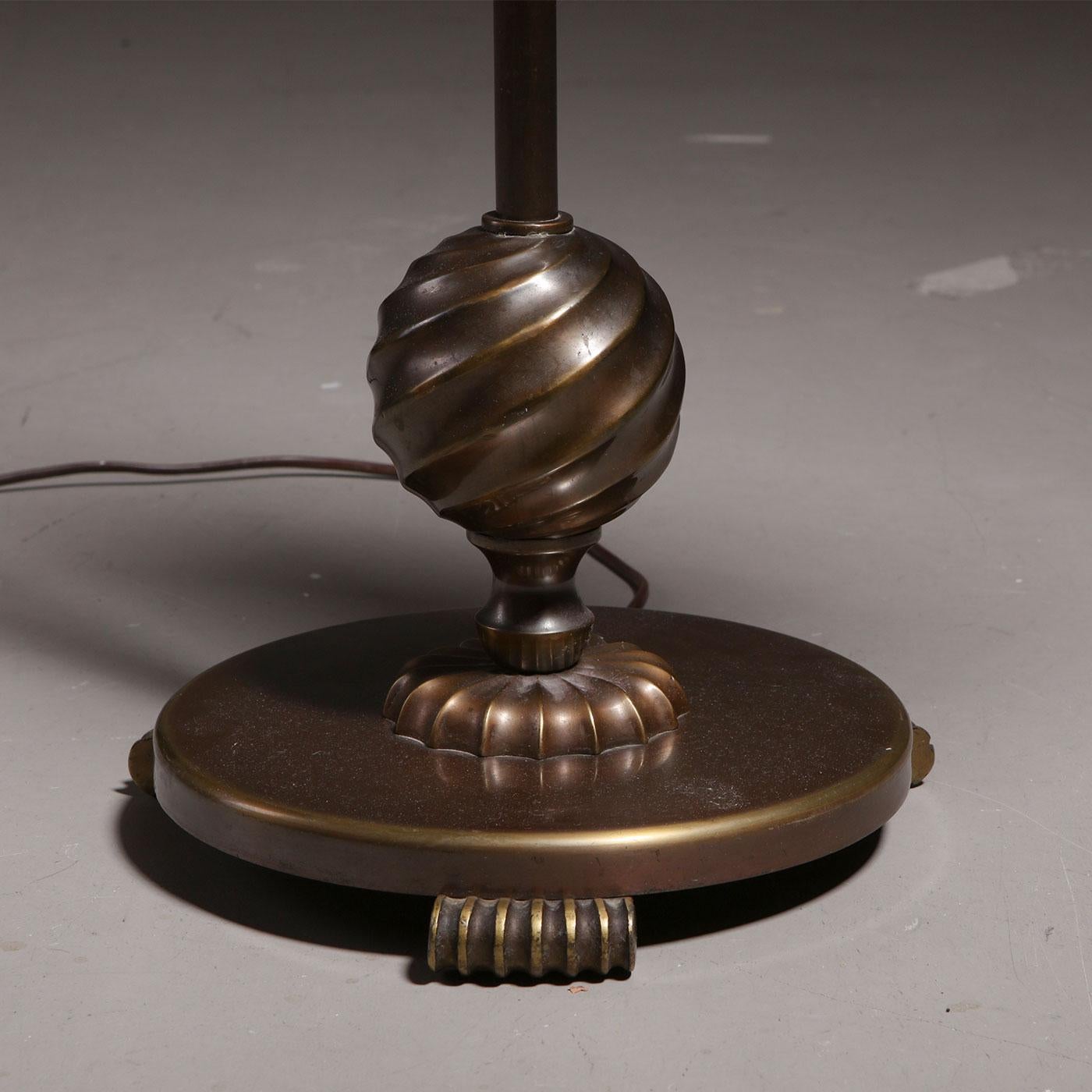 Laiton Lampadaire Grace en laiton, Böhlmarks, Suède, années 1930 en vente
