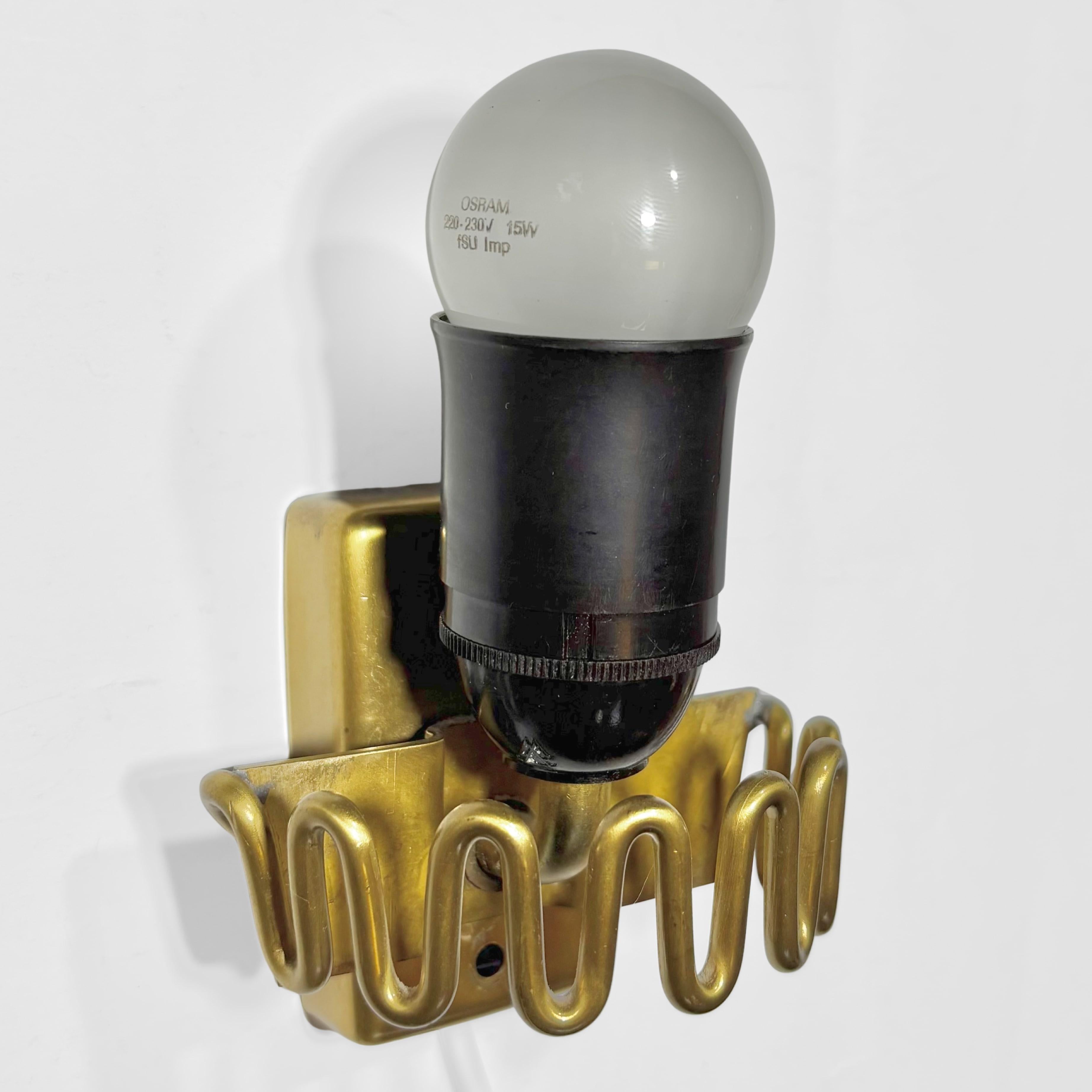 Böhlmarks, lampada da parete moderna svedese 8601, ottone e vetro, Svezia, anni '40 in vendita 1