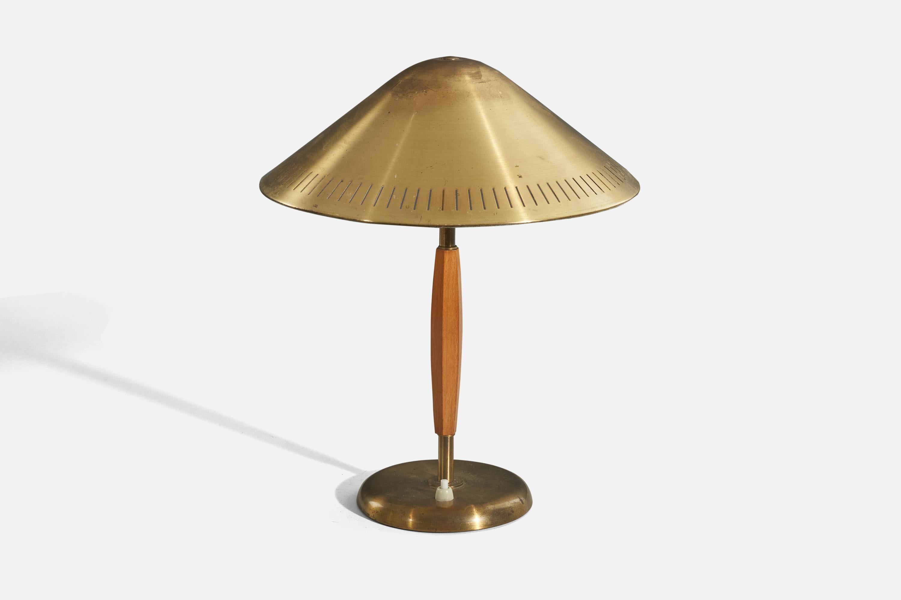 Mid-Century Modern Böhlmarks, Table Lamp, Brass, Elm, Sweden, 1940s For Sale