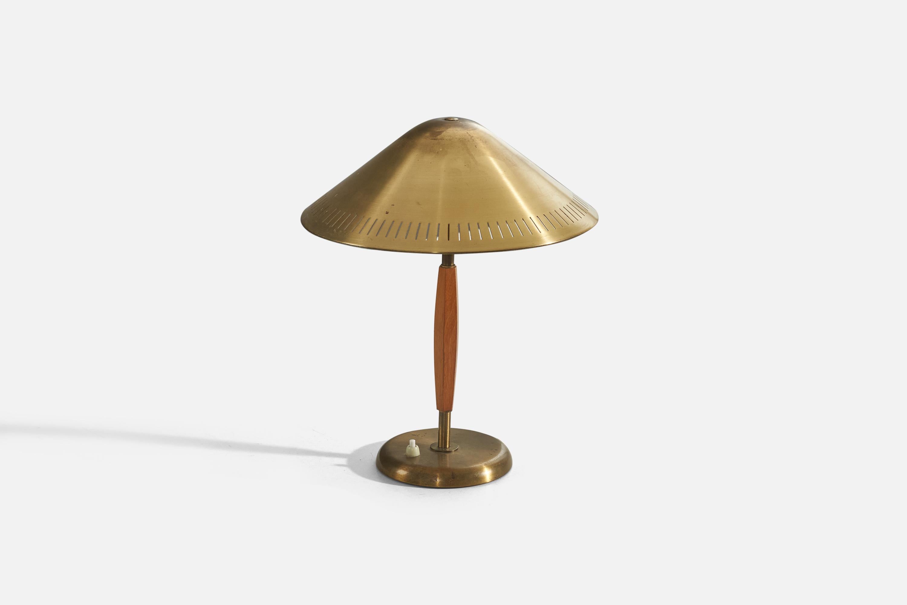 Böhlmarks, Table Lamp, Brass, Elm, Sweden, 1940s In Good Condition For Sale In High Point, NC