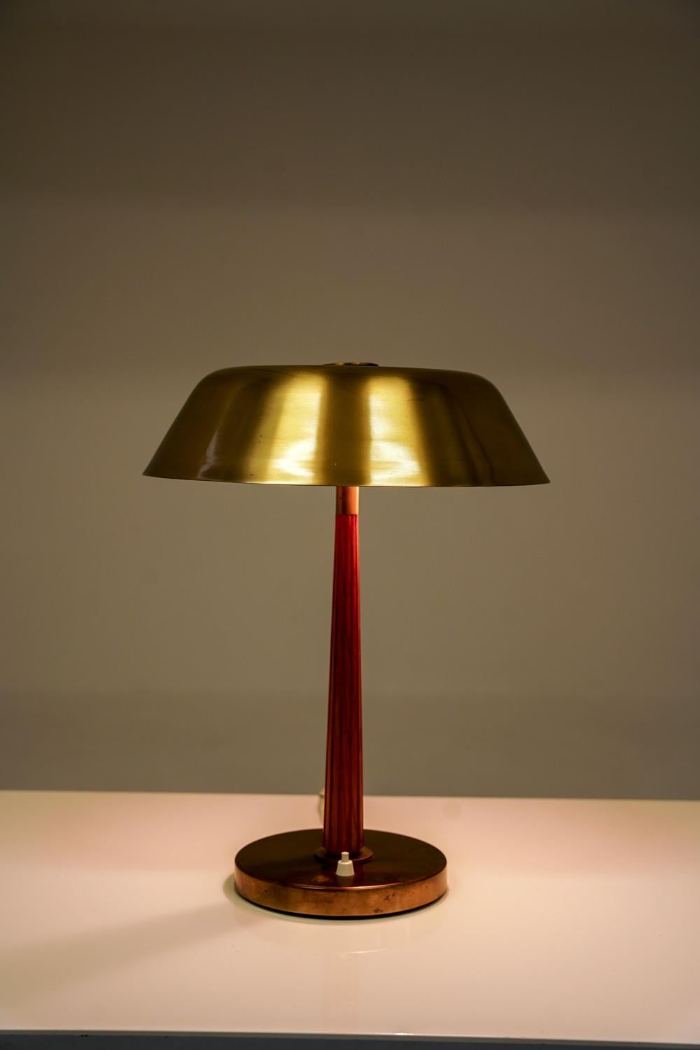 Scandinave moderne Lampe de table Böhlmarks, Model No 15474 par Harald Notini, Suède, années 1940 en vente