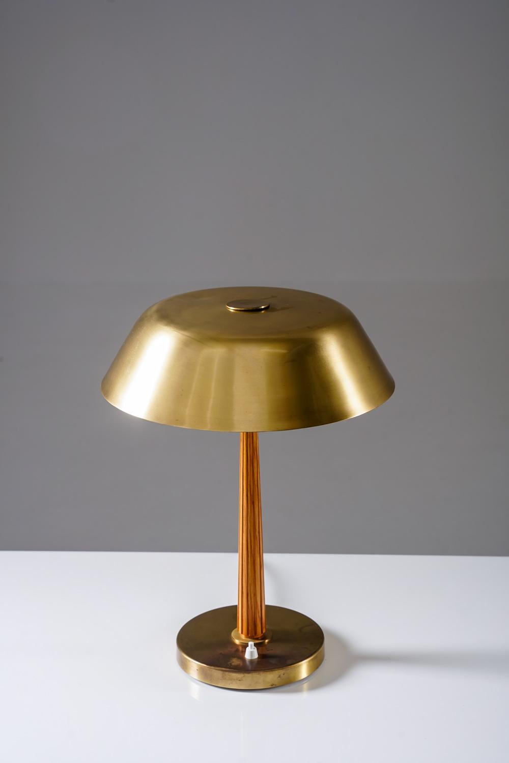 Suédois Lampe de table Böhlmarks, Model No 15474 par Harald Notini, Suède, années 1940 en vente
