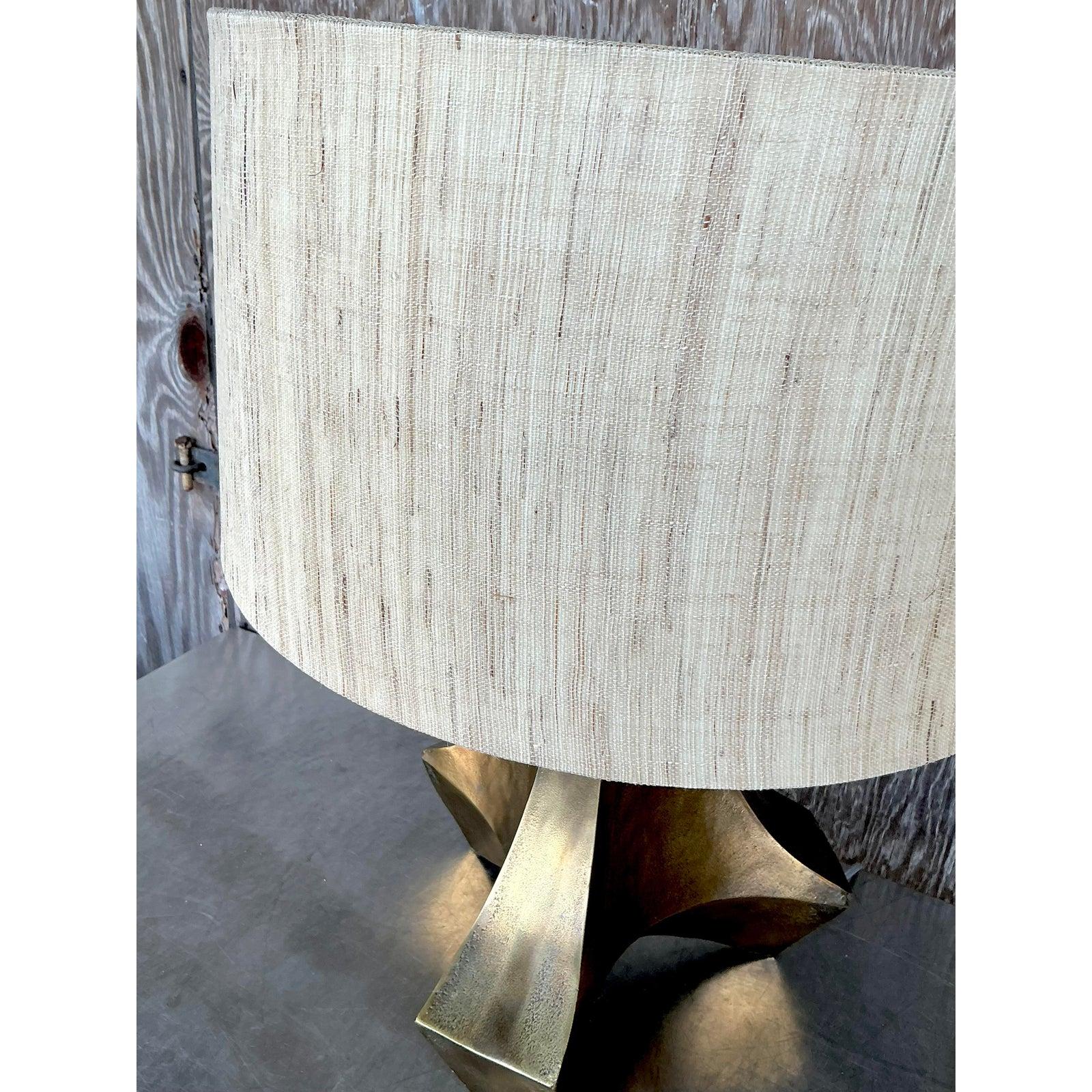 Mid-Century Modern Paire de lampes en métal patiné Boho Arteiors en vente