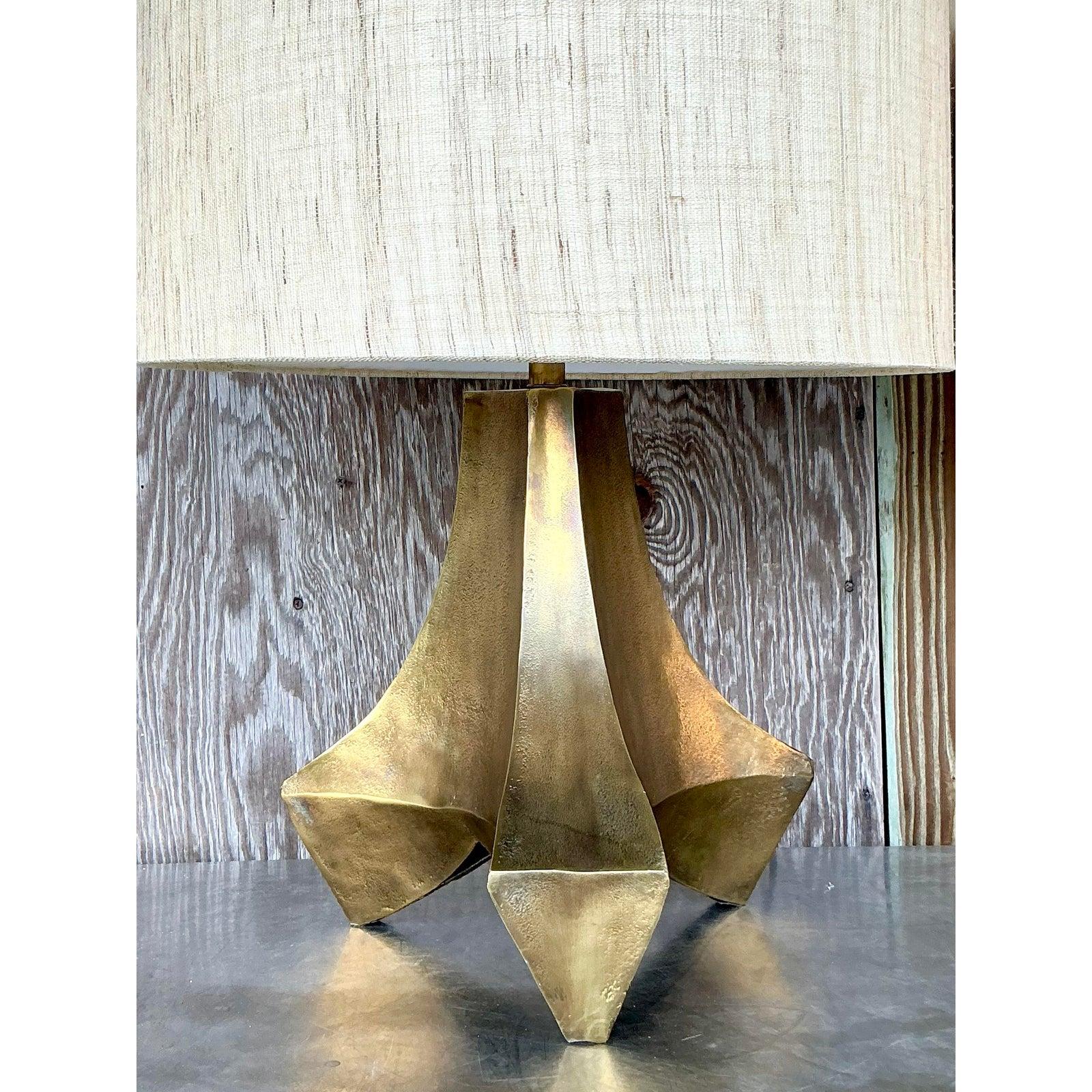 Chinois Paire de lampes en métal patiné Boho Arteiors en vente