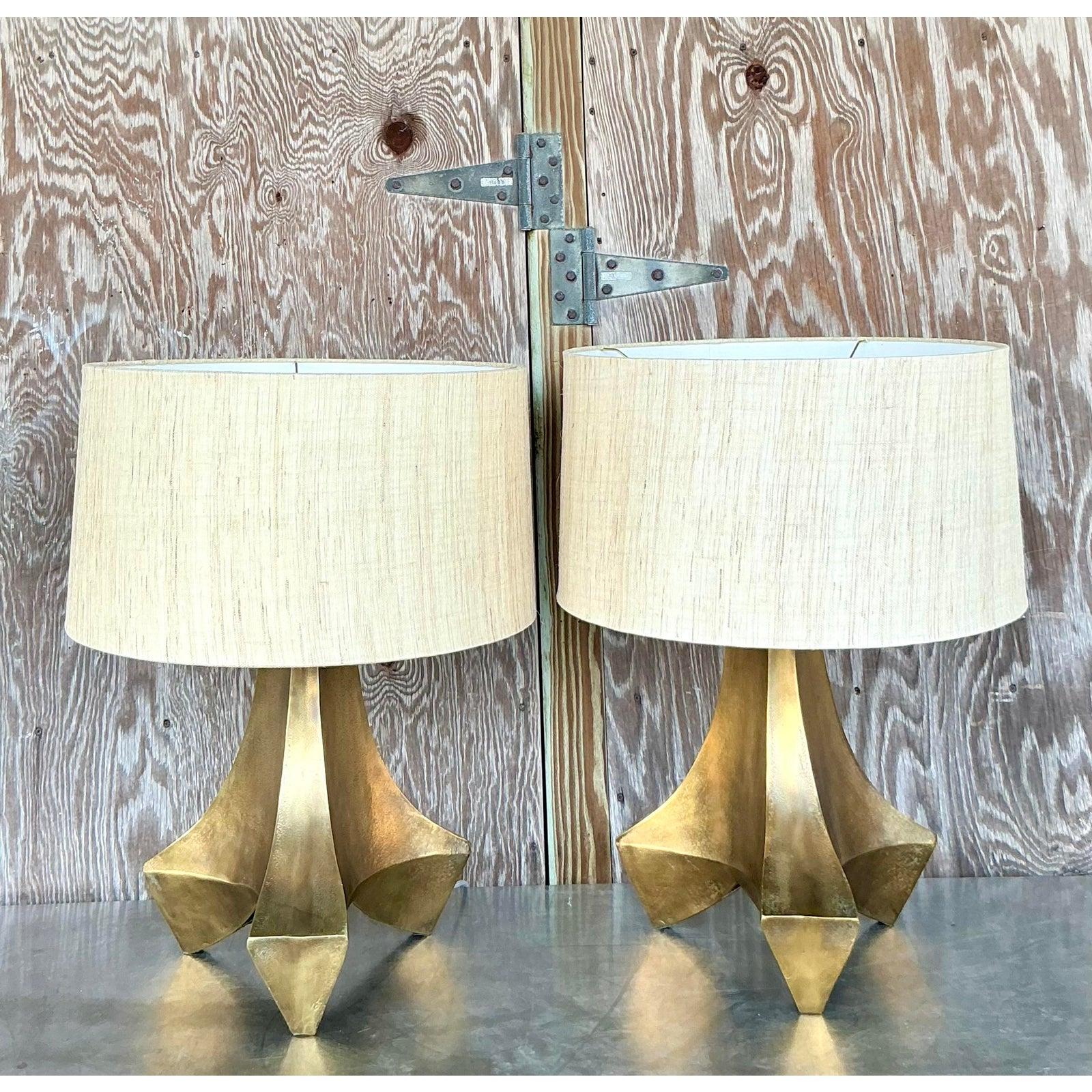 XXIe siècle et contemporain Paire de lampes en métal patiné Boho Arteiors en vente