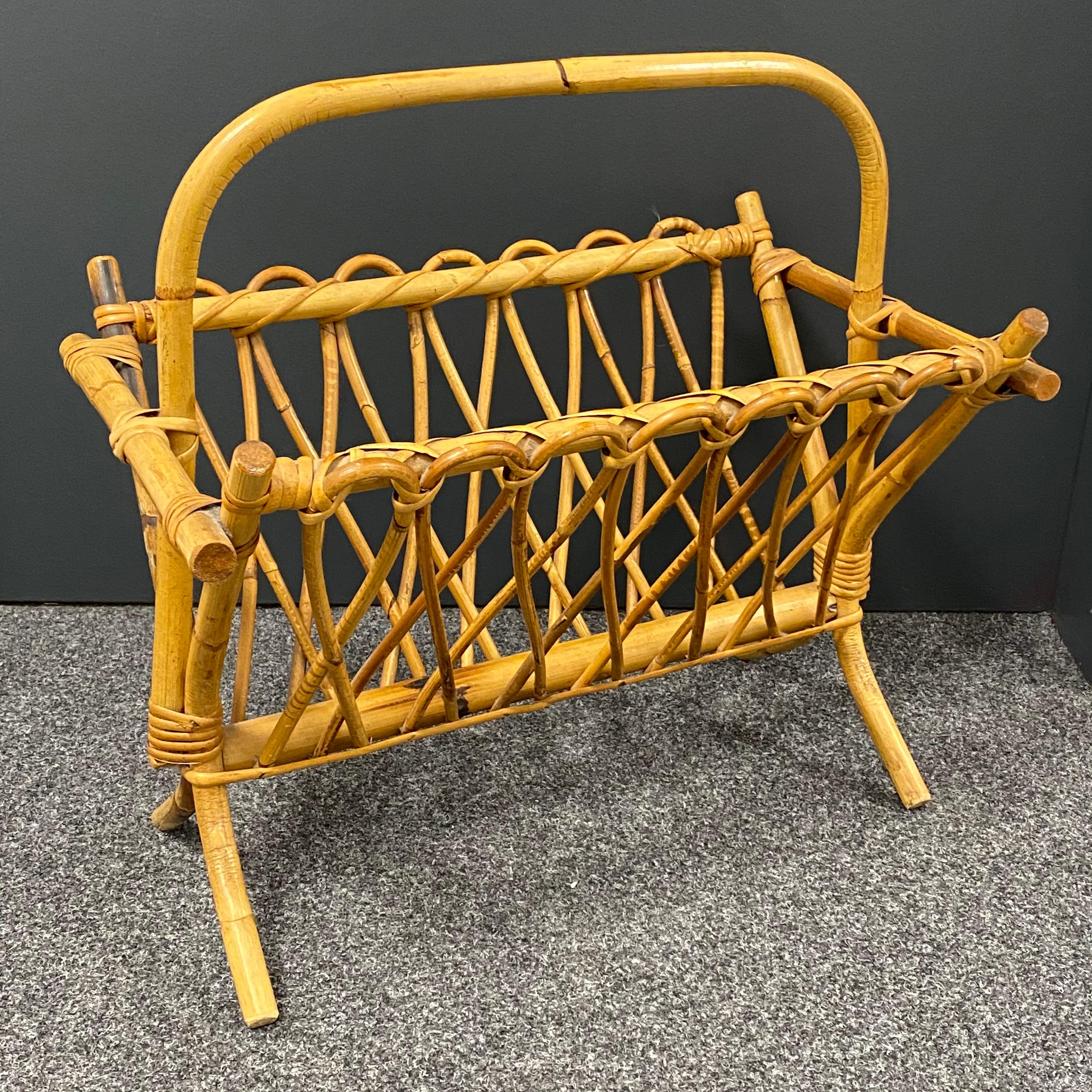 Offered is an absolutely stunning, 1970s German magazine rack stand. Original midcentury era. Minor patina gives this piece a classy statement.