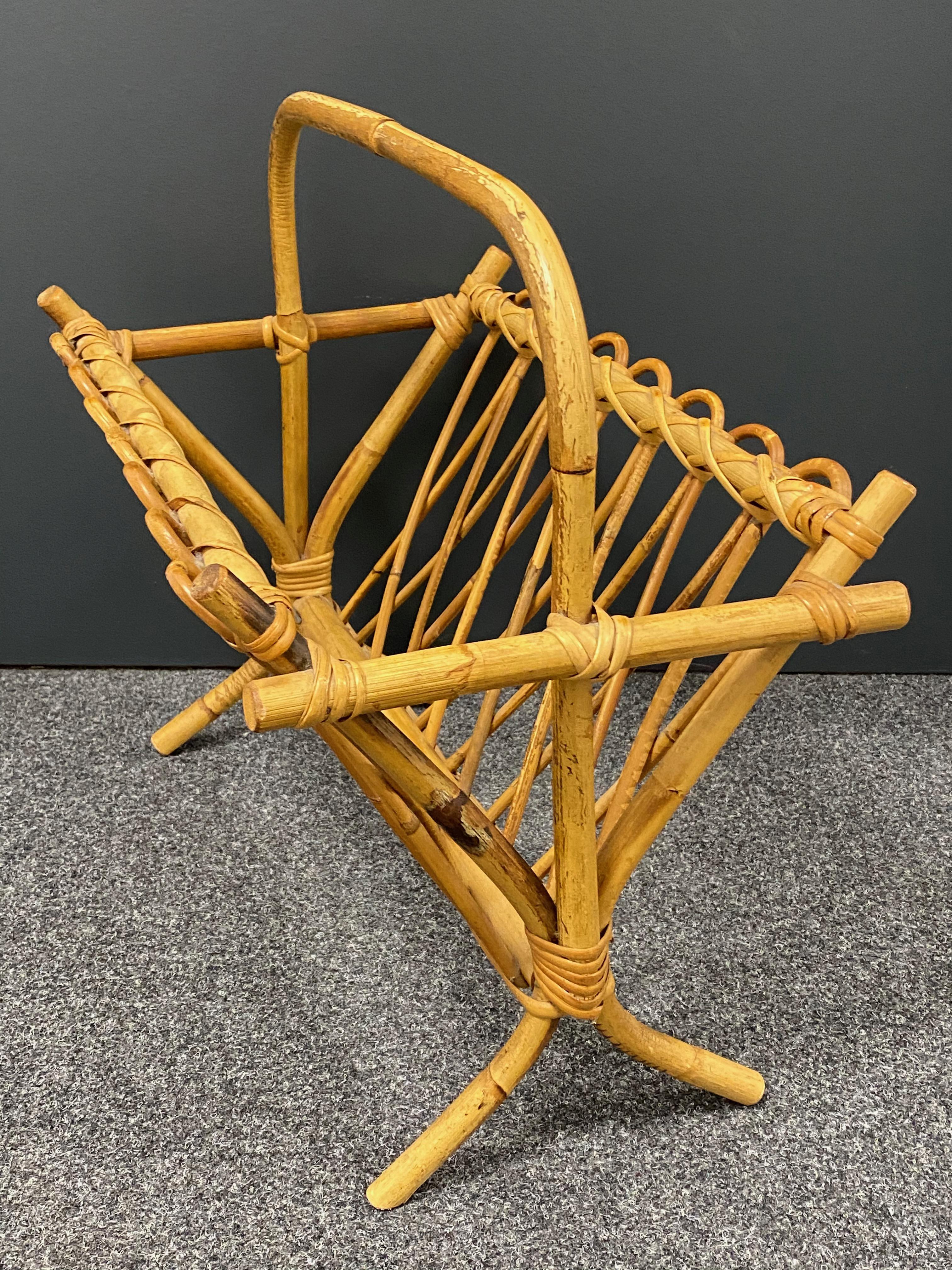 Boho Beach Tiki Rattan Wicker Magazine Rack Stand, 1970s, German In Good Condition For Sale In Nuernberg, DE