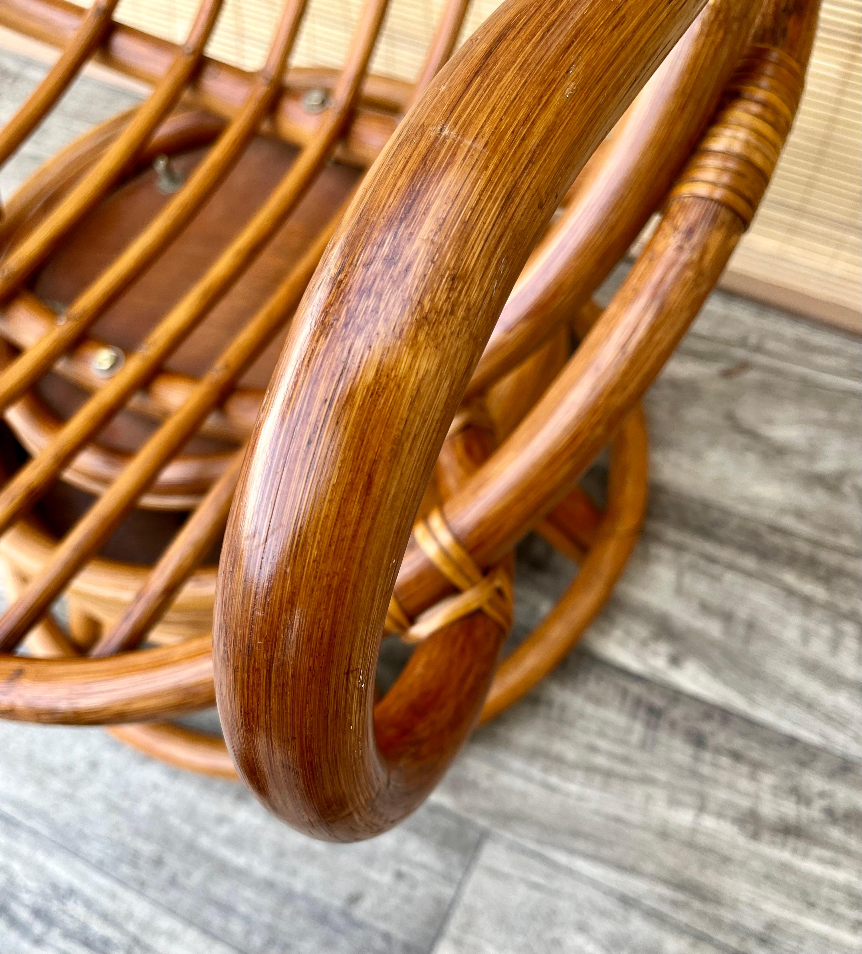 Dreh-Loungesessel aus gebogenem Rattan von Boho in der Art von Paul Frankl. Circa 1970er Jahre im Angebot 6
