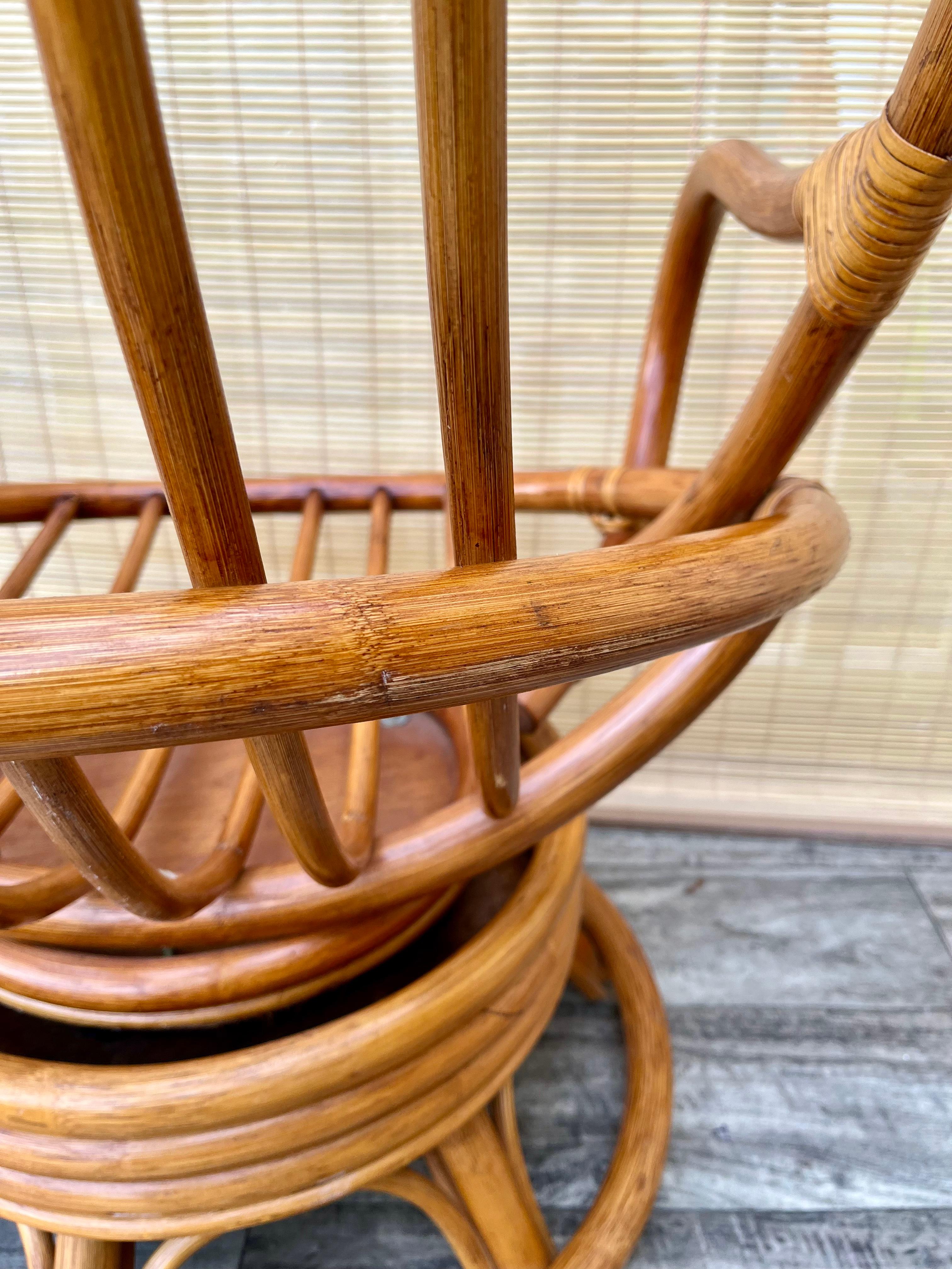 Dreh-Loungesessel aus gebogenem Rattan von Boho in der Art von Paul Frankl. Circa 1970er Jahre im Angebot 7