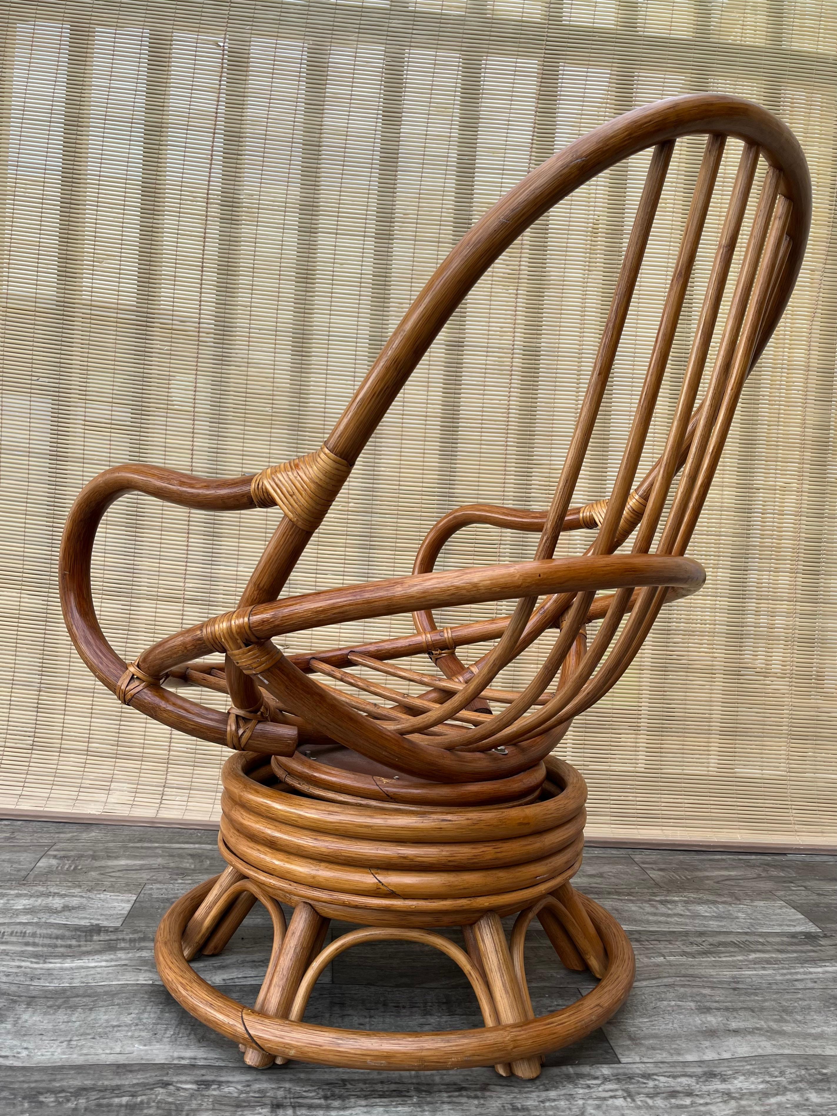 Dreh-Loungesessel aus gebogenem Rattan von Boho in der Art von Paul Frankl. Circa 1970er Jahre im Zustand „Gut“ im Angebot in Miami, FL