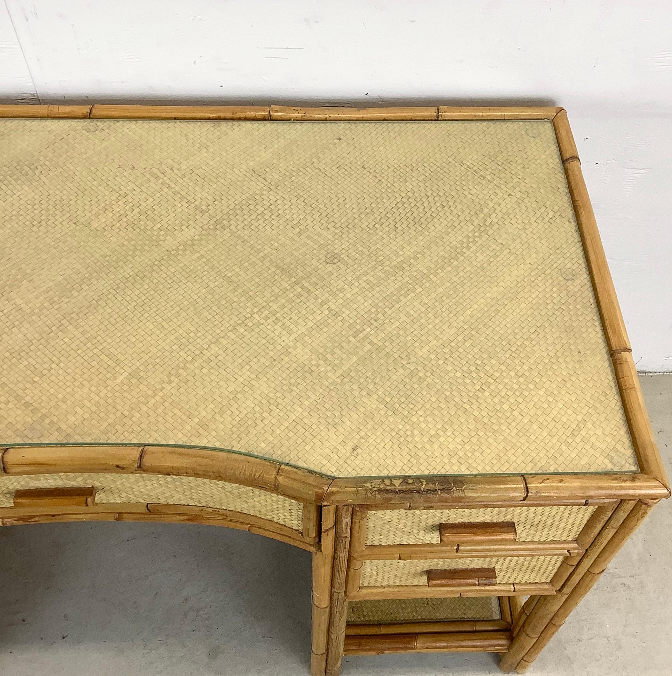 Boho British Colonial Schreibtisch aus Bambus und Rattan im Angebot 1