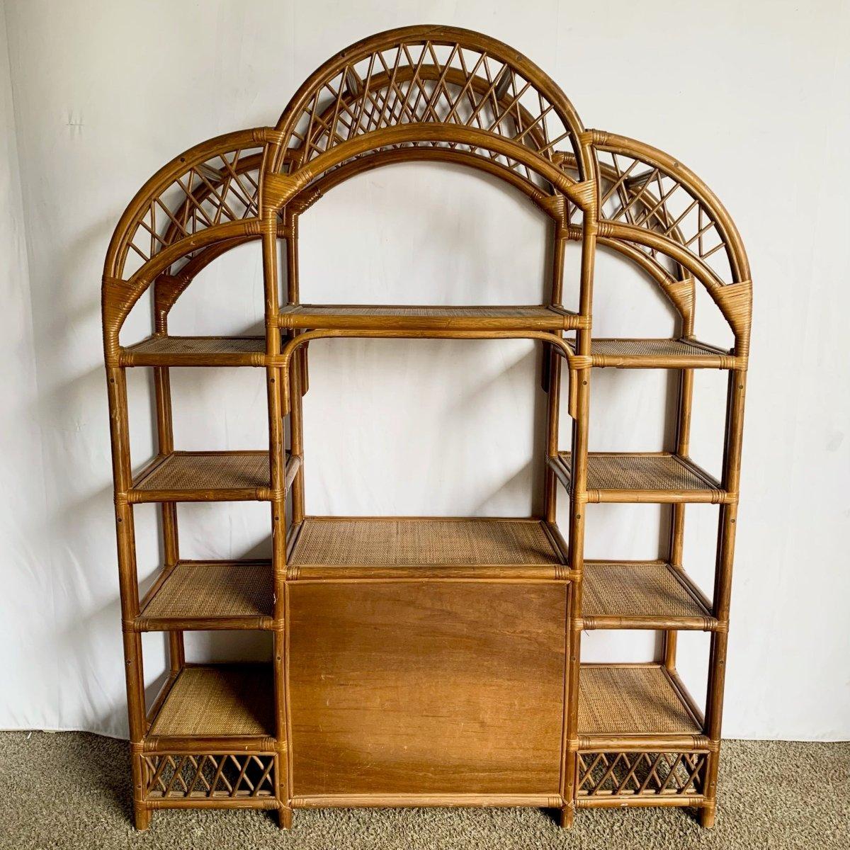 Boho Chic Arch Top Rattan Etagere (Ende des 20. Jahrhunderts) im Angebot