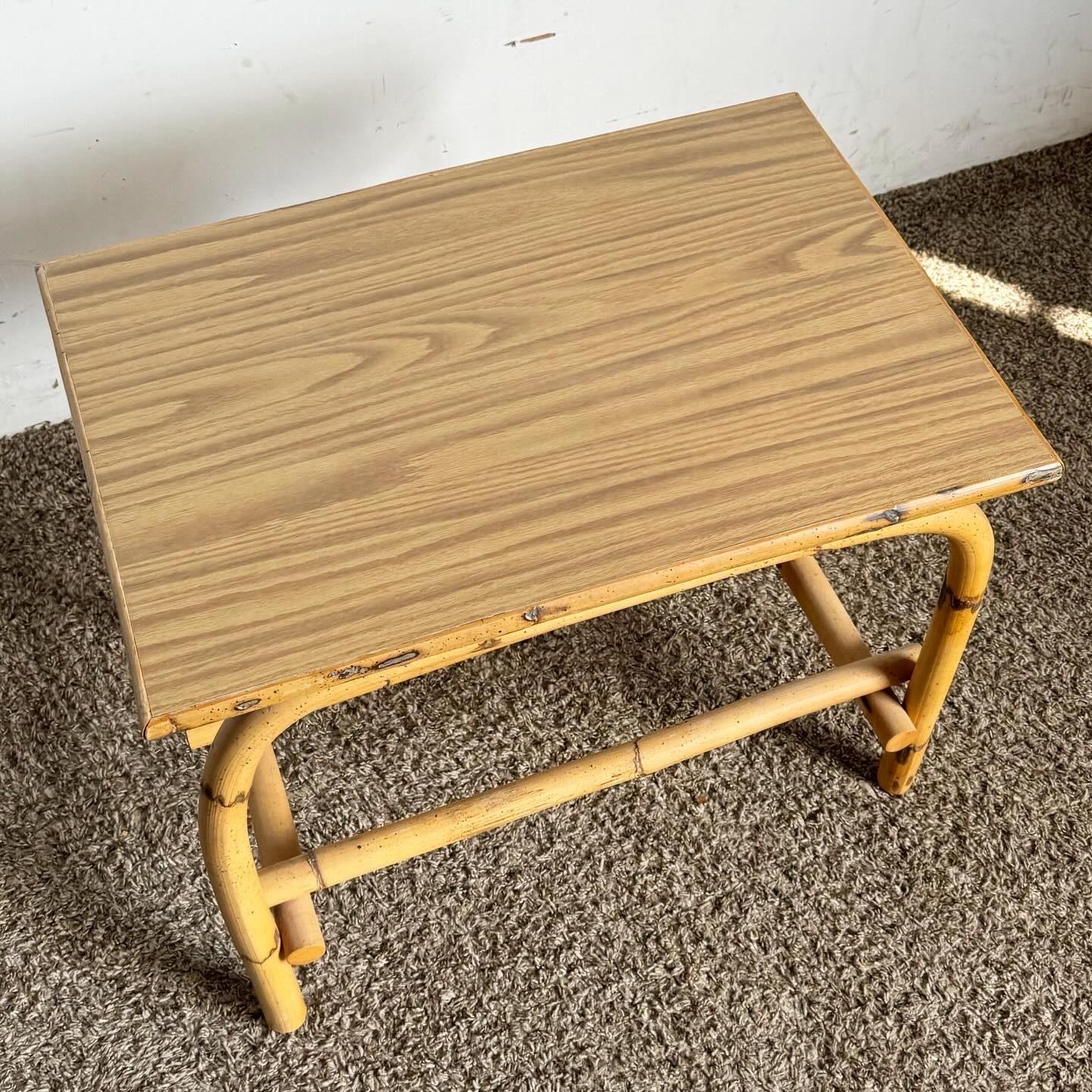 Table d'appoint Boho Chic en bambou et stratifié Wood Grain Bon état - En vente à Delray Beach, FL