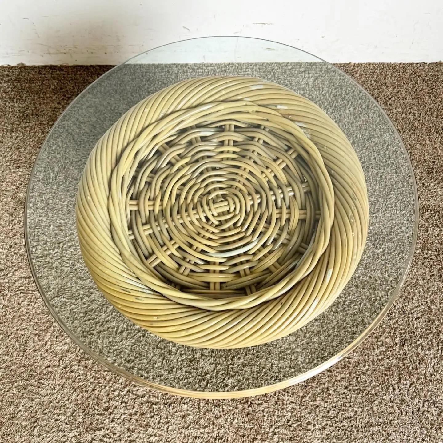 Table d'appoint Boho Chic en Bambou Pencil Reed en osier avec plateau en verre Bon état - En vente à Delray Beach, FL