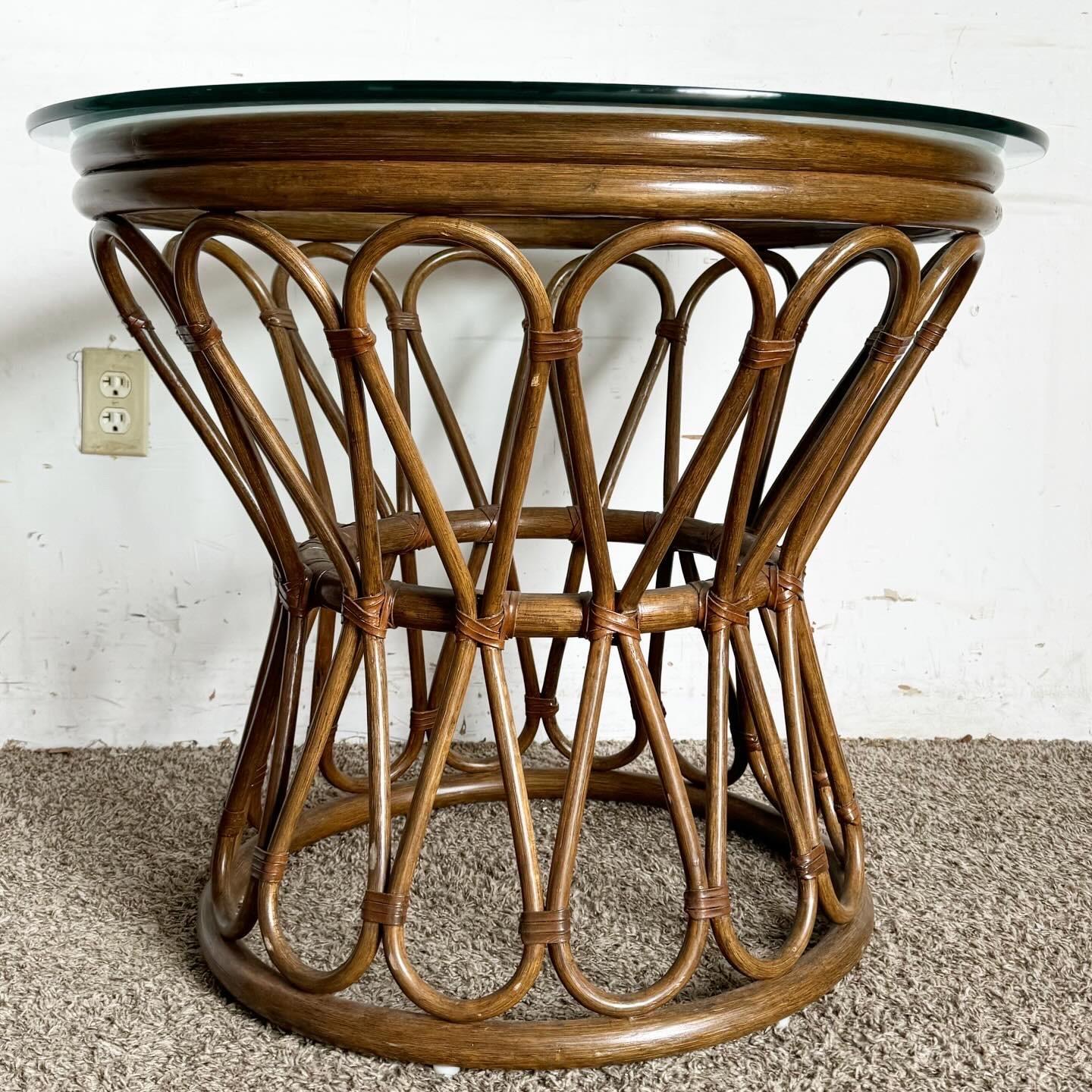 Inconnu Table d'appoint Boho Chic en bambou et rotin avec plateau en verre biseauté en vente